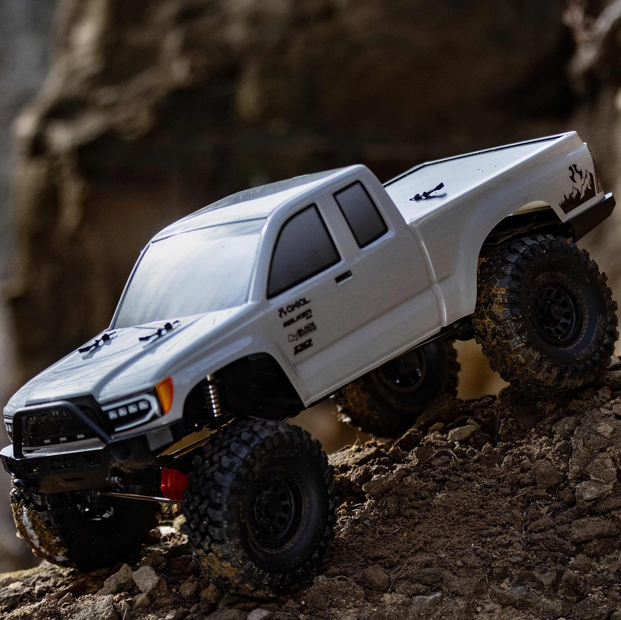 Axial 1/10 SCX10 III Base Camp 4X4 Rock Crawler Brushed RTR