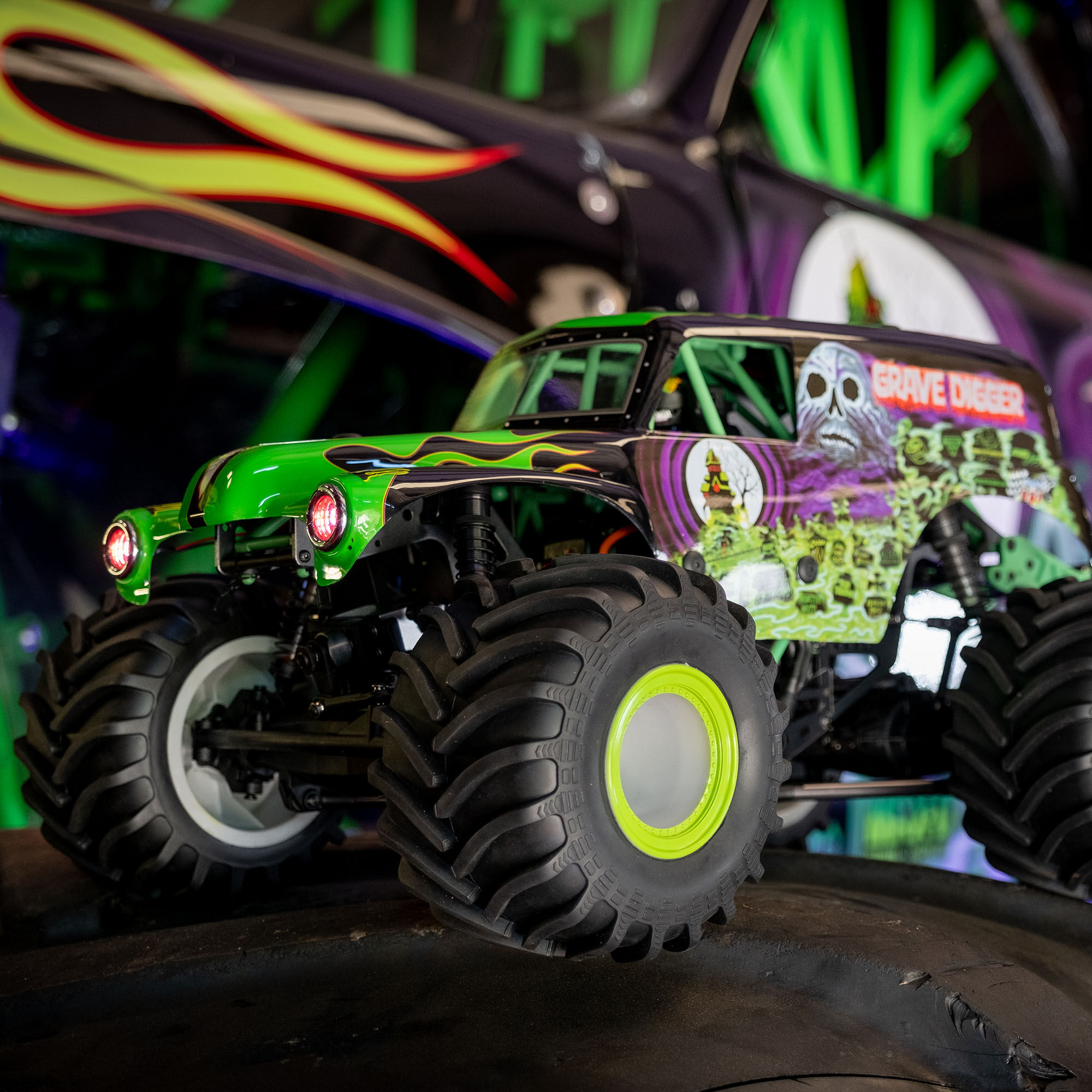 Losi 1/8 LMT 3S 4X4 RTR Brushless Monster Truck