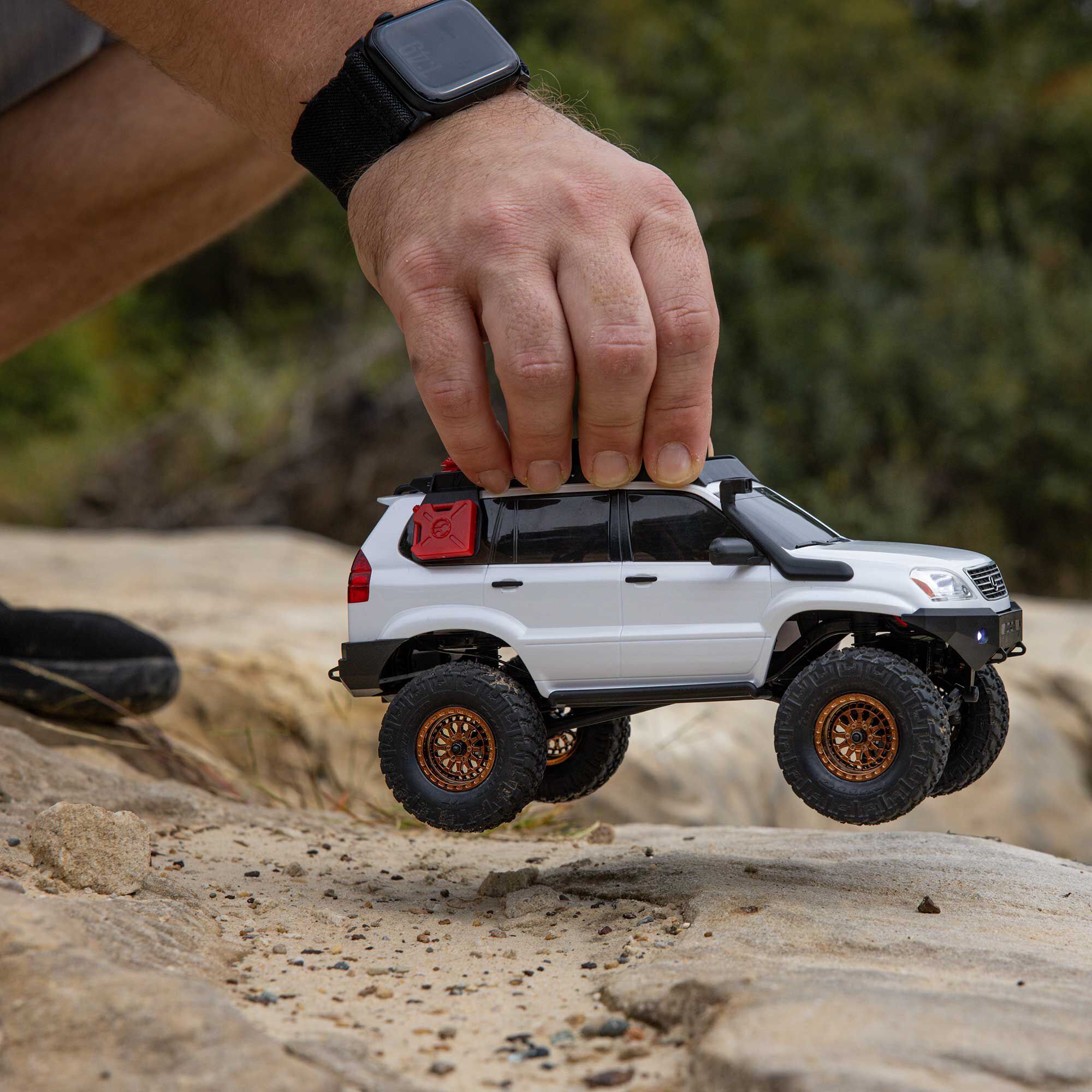 Axial 1/24 SCX24 Lexus GX 470 4X4 RTR Brushed Rock Crawler (Battery & Charger Included), White