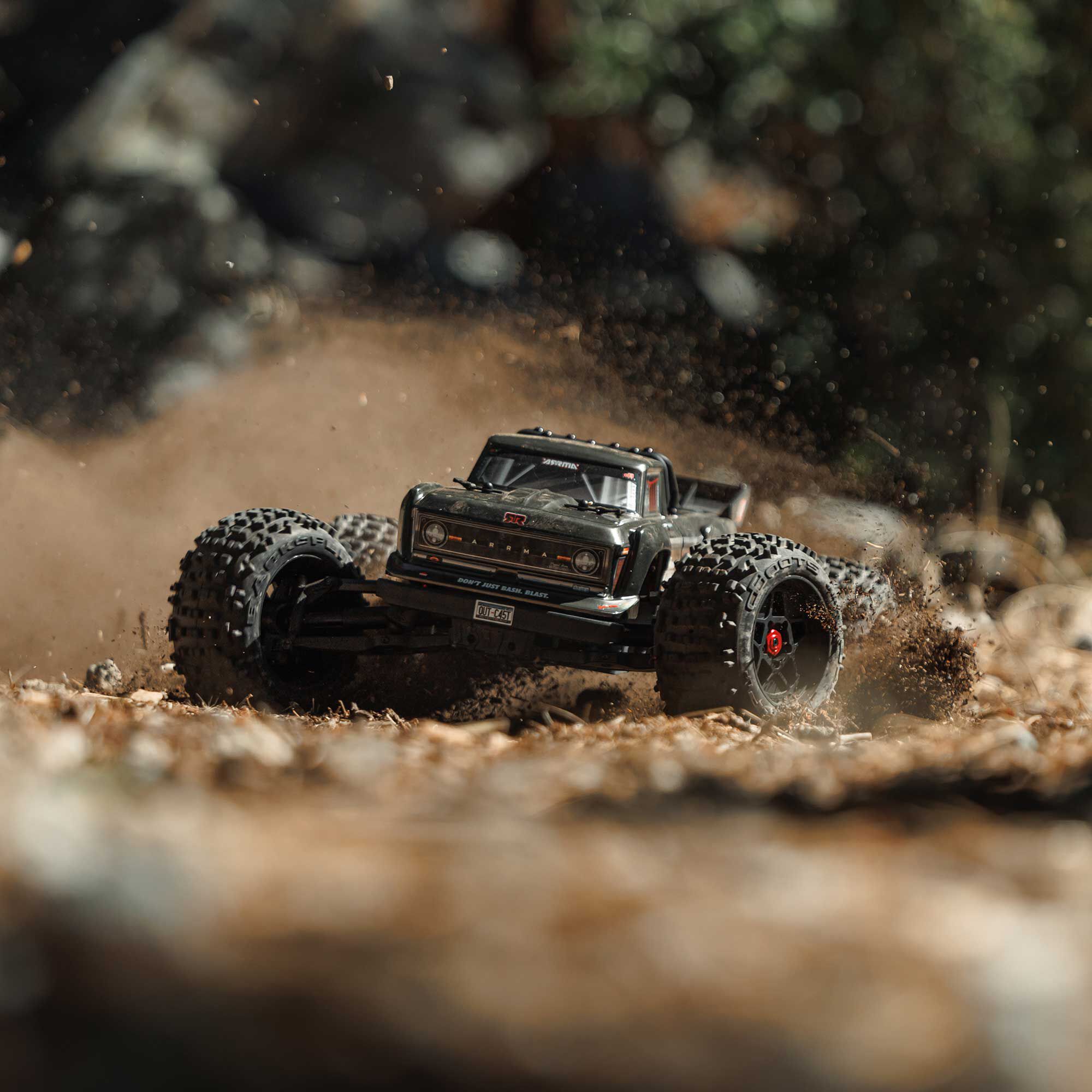 ARRMA 1/10 OUTCAST 4S 4X4 RTR Brushless Stunt Truck, Gun Metal