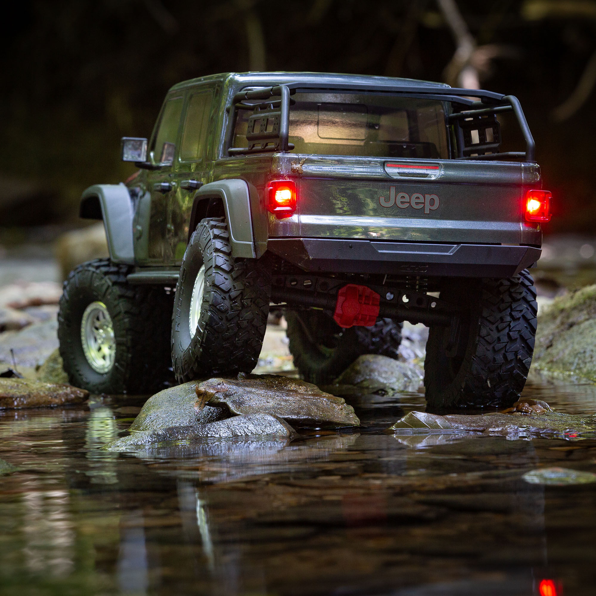 Axial 1/10 SCX10 III Jeep JT Gladiator 4X4 RTR Brushed Rock Crawler, Gray