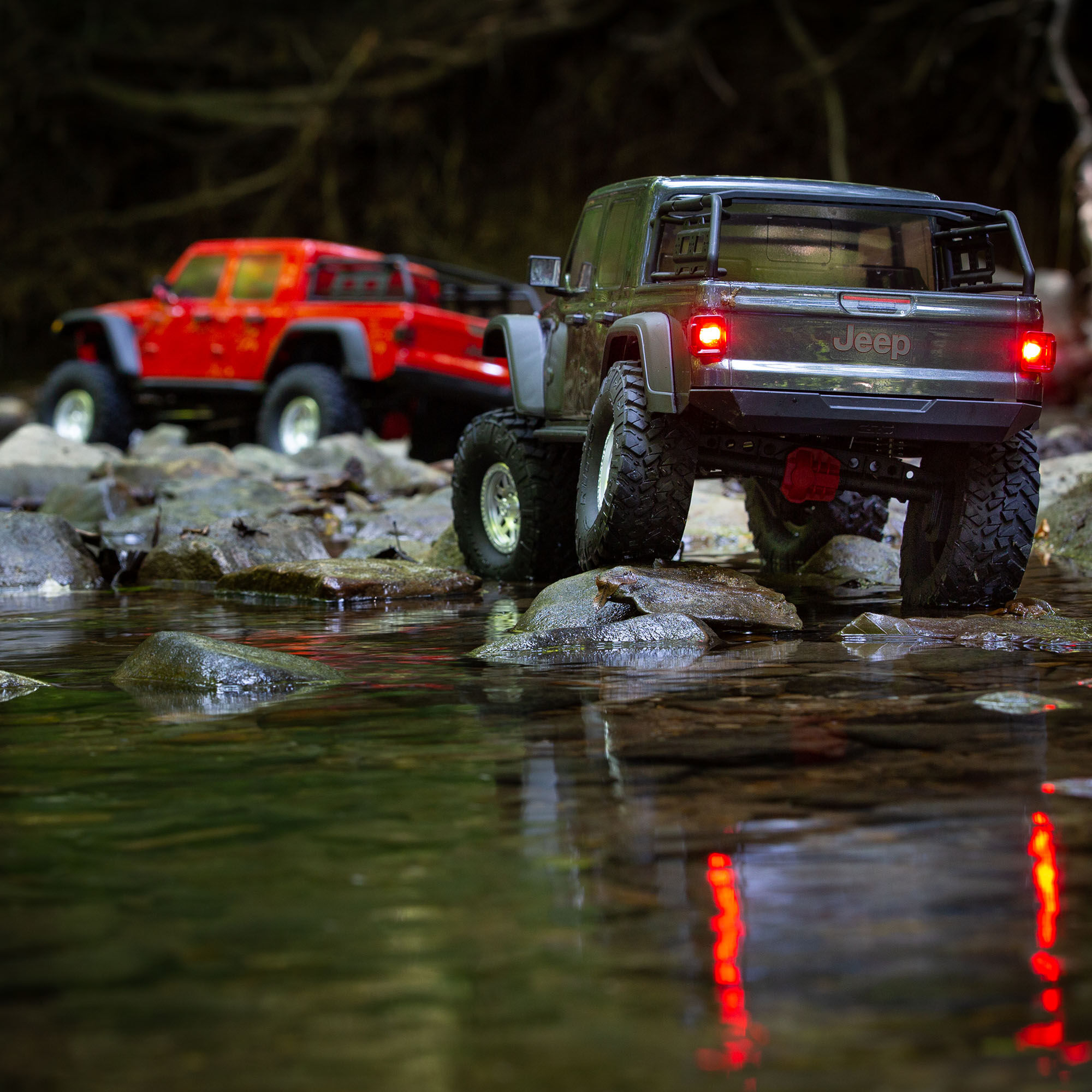 Axial 1/10 SCX10 III Jeep JT Gladiator 4X4 RTR Brushed Rock Crawler, Gray