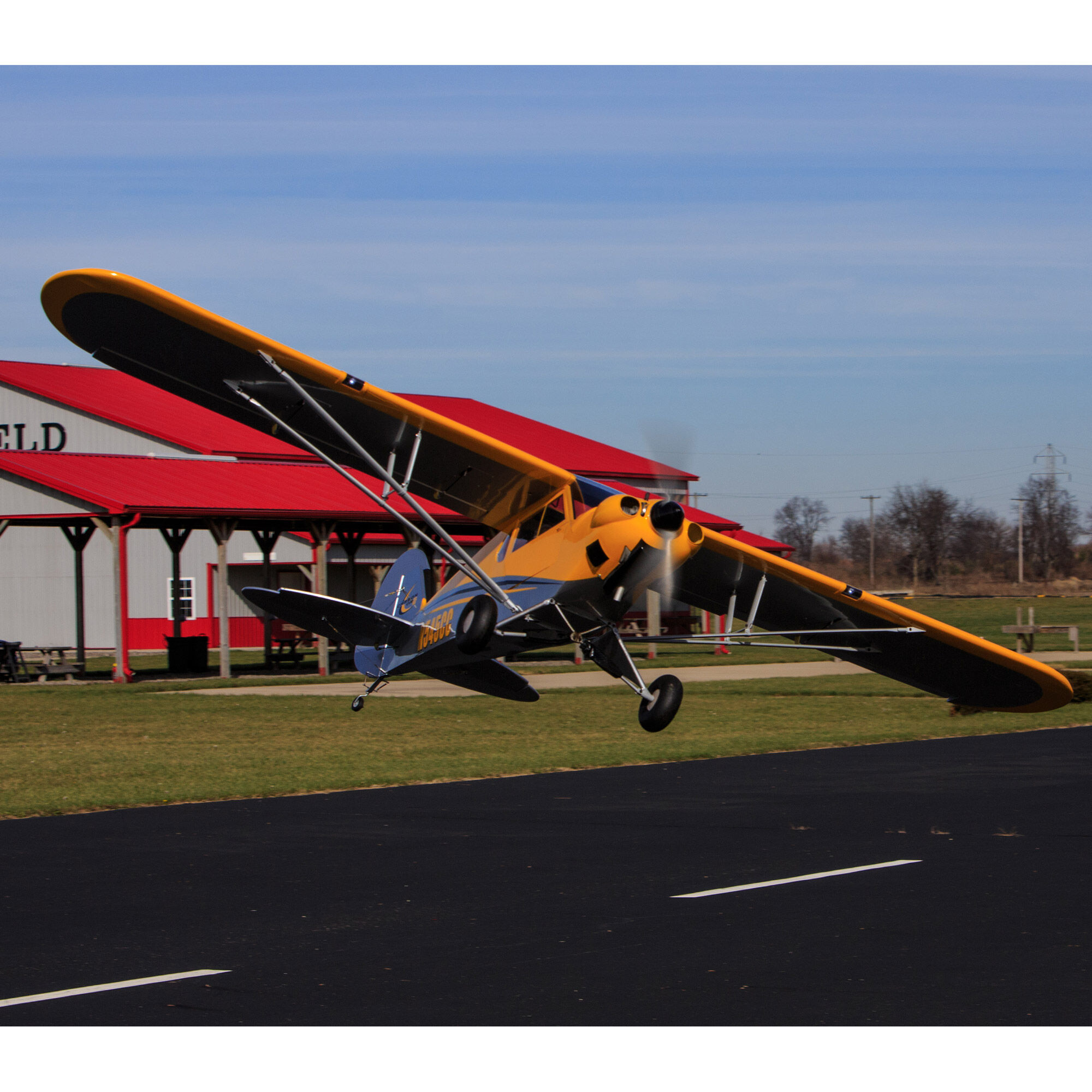 Hangar 9 Carbon Cub 15cc ARF, 90"