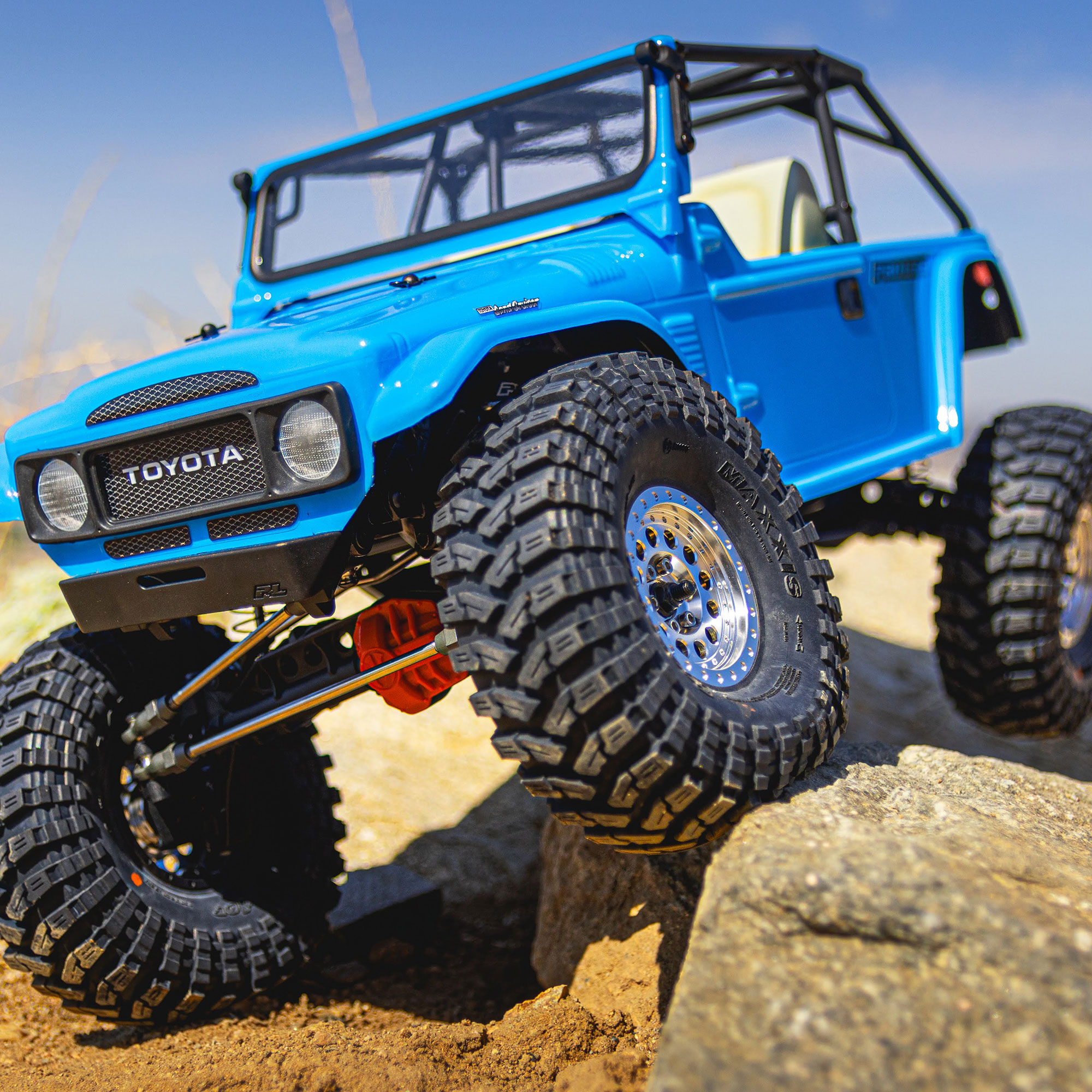 Pro-Line Racing 1/10 1979 Toyota Land Cruiser FJ40 Clear Body/Cage 12.3" WB Crawlers
