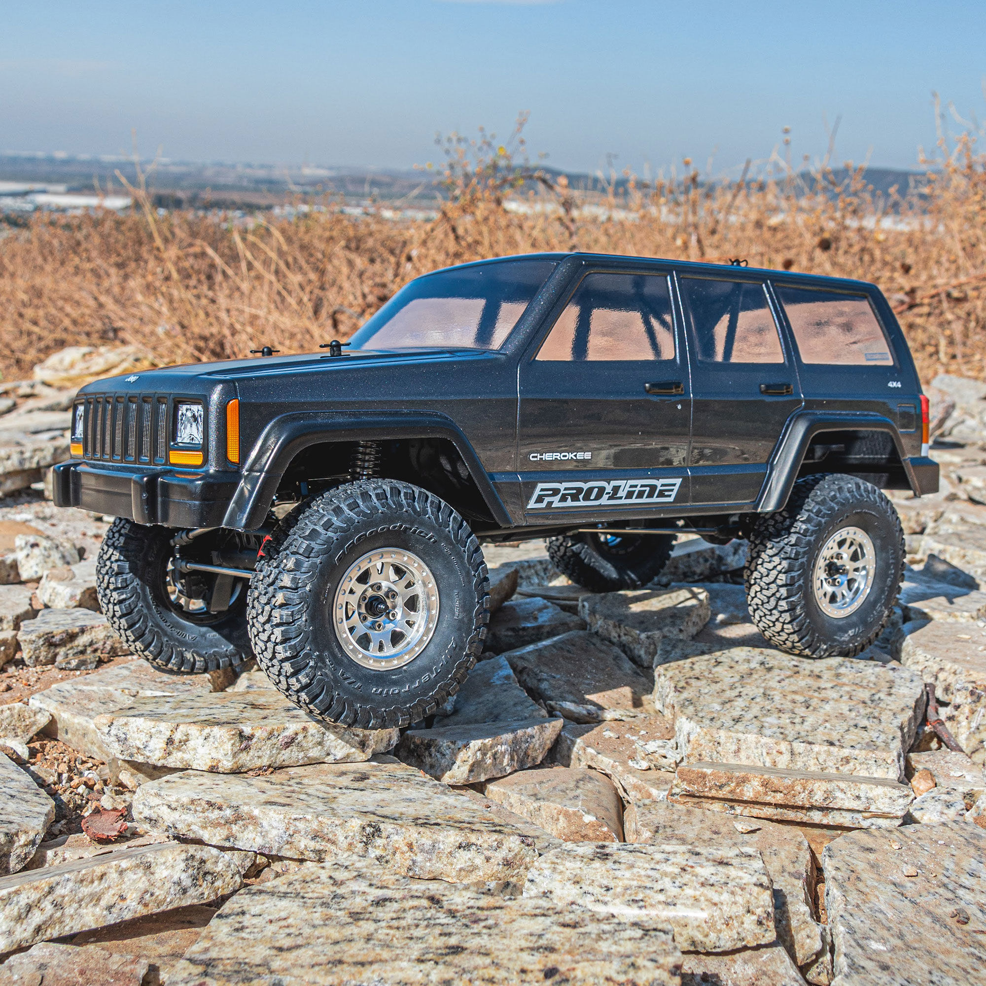 Pro-Line Racing 1/10 2001 Jeep Cherokee Clear Body 12.3” (313mm) Wheelbase Crawlers