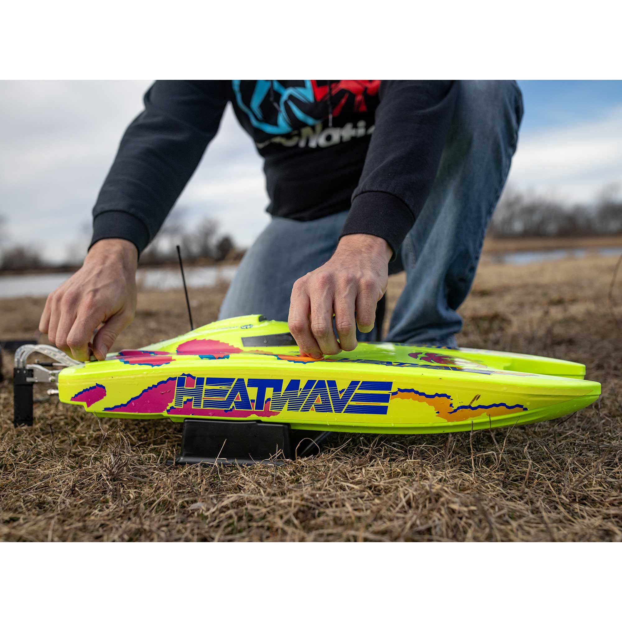 Pro Boat Blackjack 24" V2 Catamaran Brushless: RTR, Heat Wave Visual