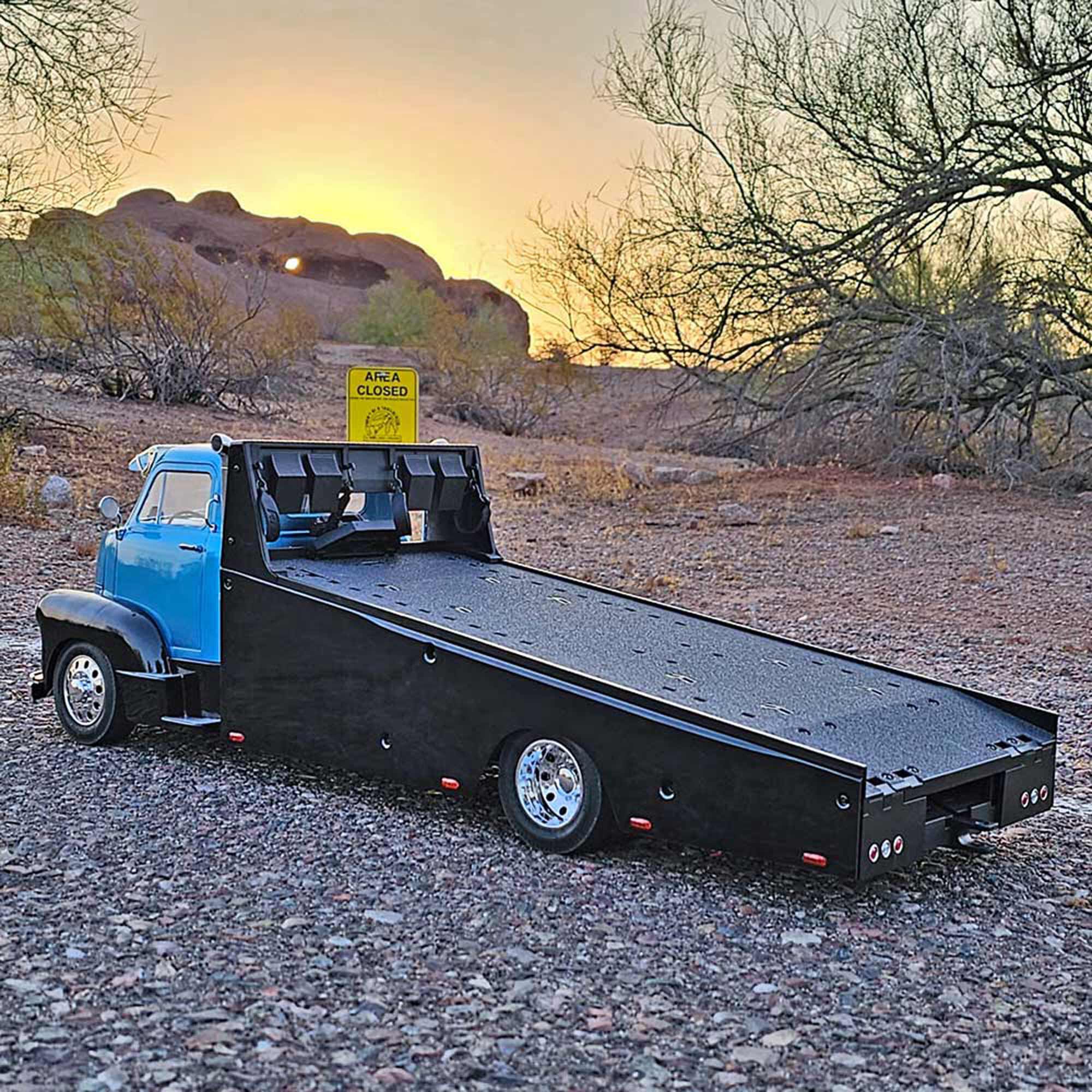 Redcat Racing 1/10 Custom 1953 Chevrolet Cab Over Engine Hauler RTR, Metallic Blue