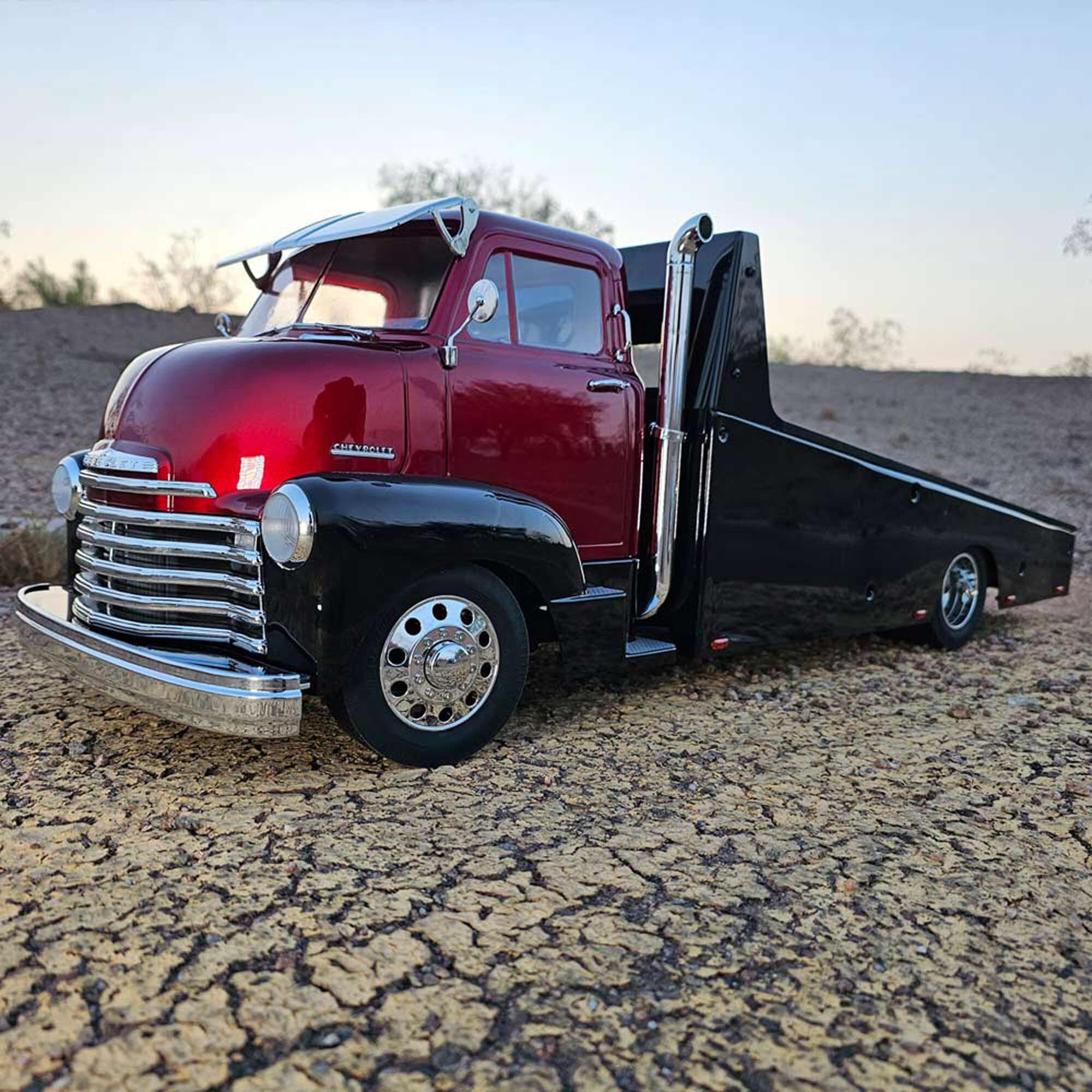 Redcat Racing 1/10 Custom 1953 Chevrolet Cab Over Engine Hauler RTR, Candy Red