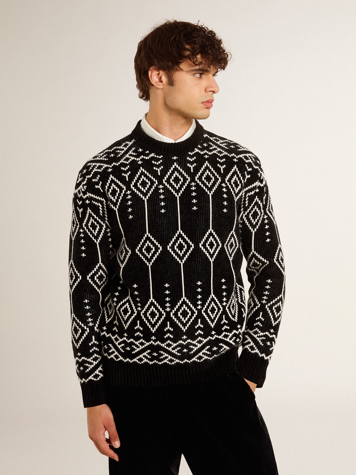 Men's crew neck wool blend sweater with jacquard argyle design