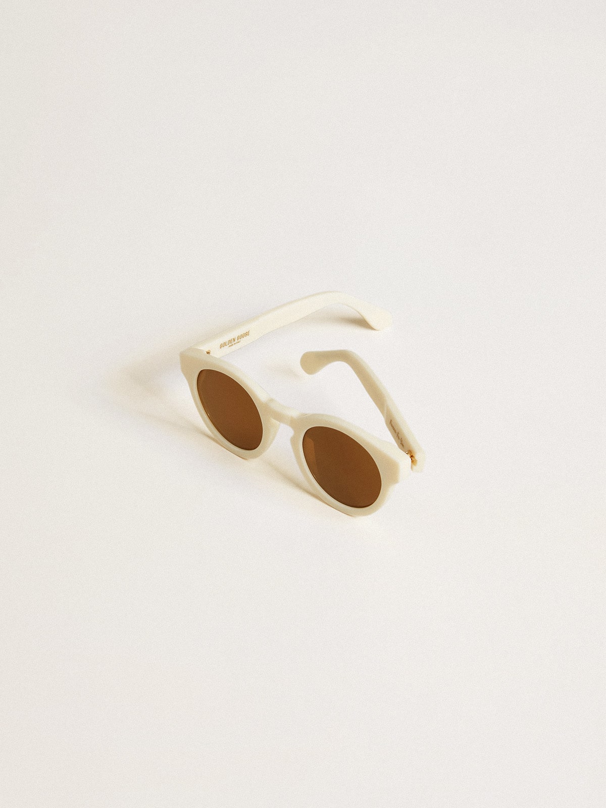 Square-style Panthos sunglasses with beige frame and gold details