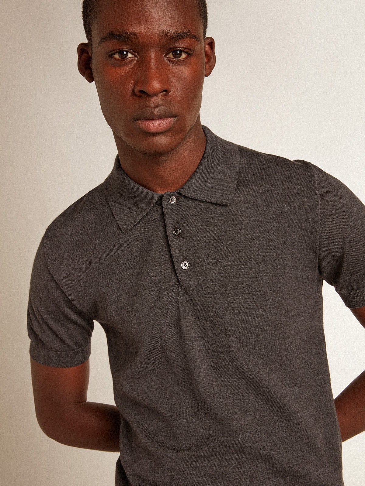 Men's short-sleeved polo shirt in gray merino wool