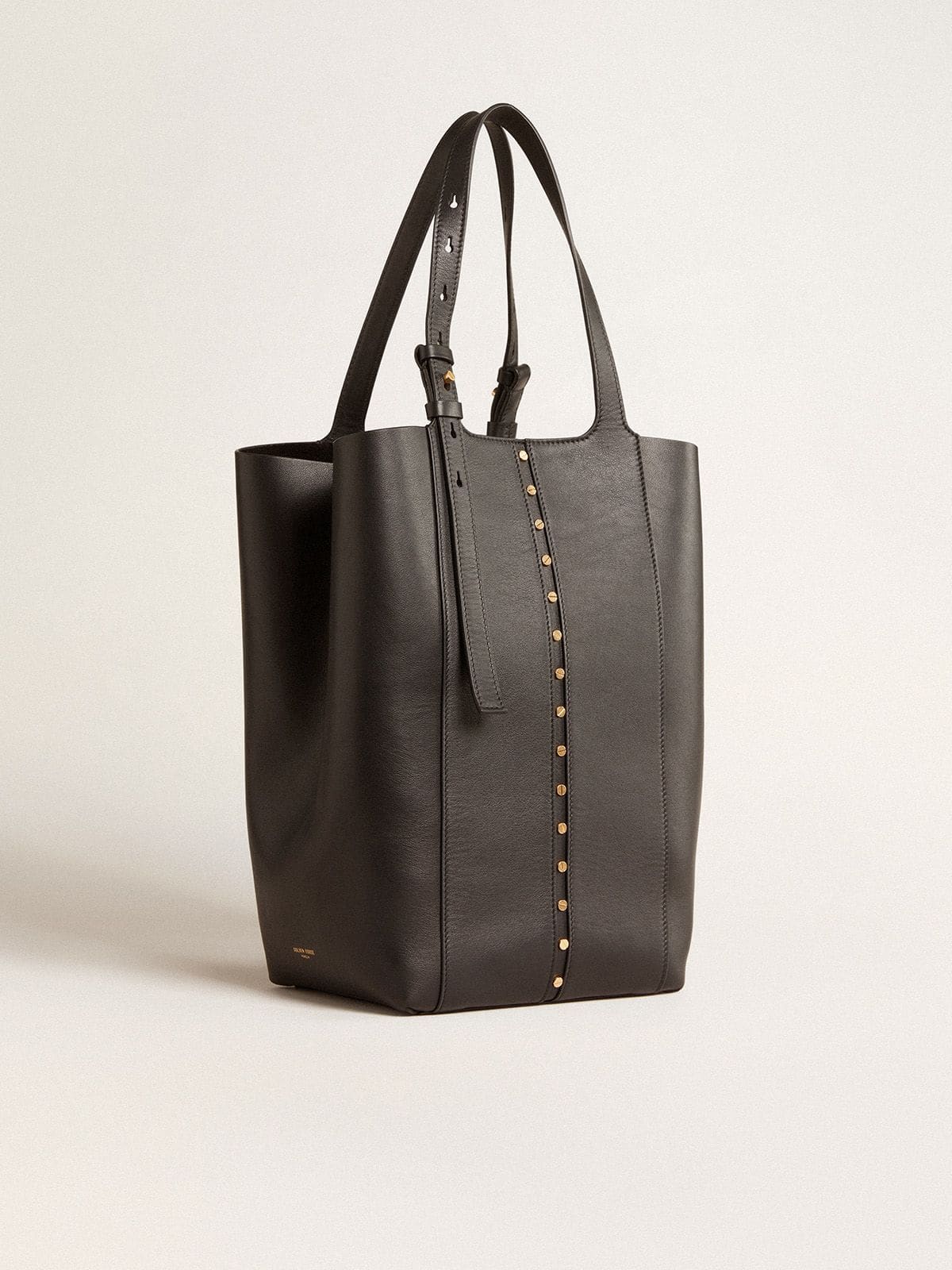 24/7 Bag in black leather with adjustable handles