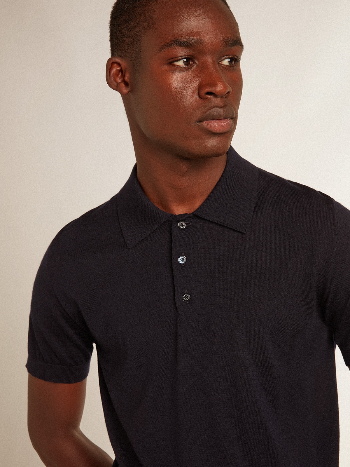 Men's short-sleeved polo shirt in navy-blue merino wool