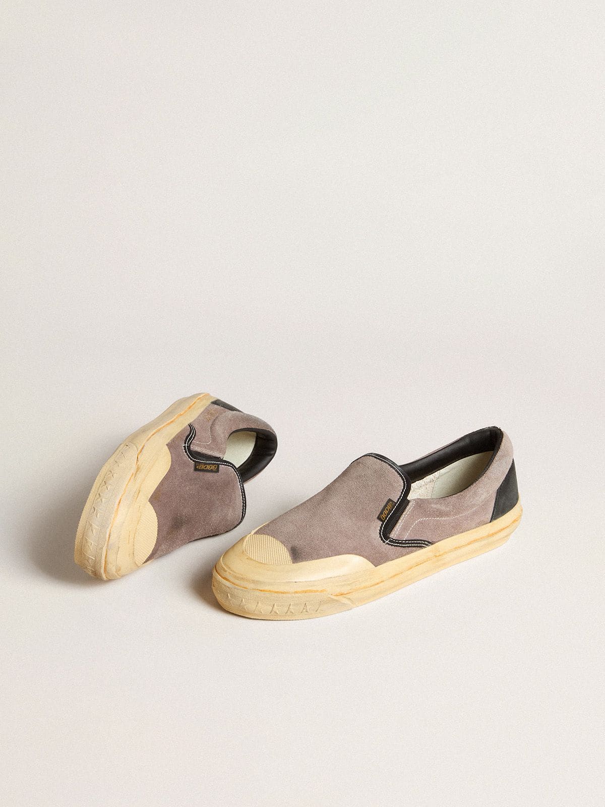 Men's VCE Penstar in dove-gray suede with black leather heel tab
