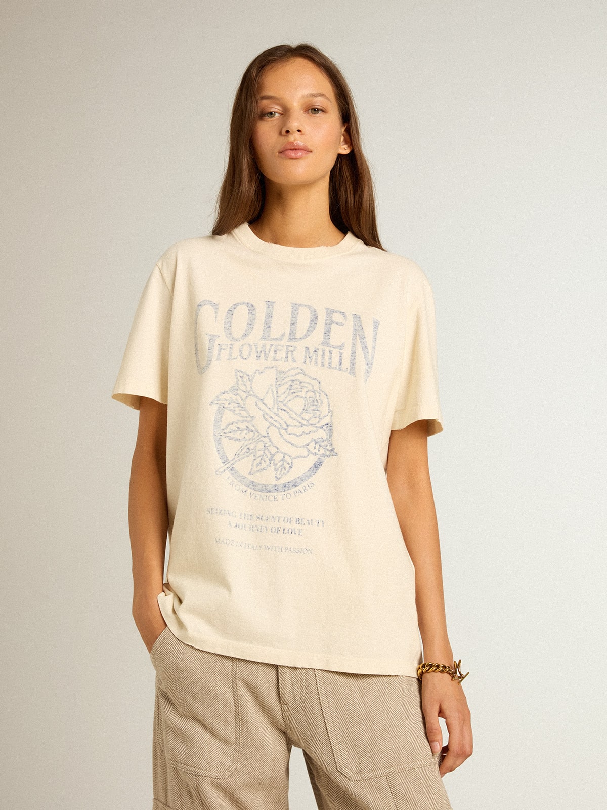 Women's T-shirt in aged white cotton with seasonal print