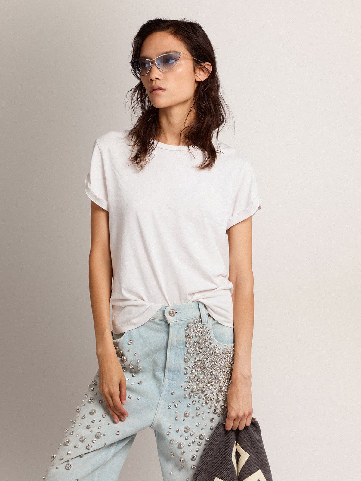 Distressed slim-fit women's T-shirt in white