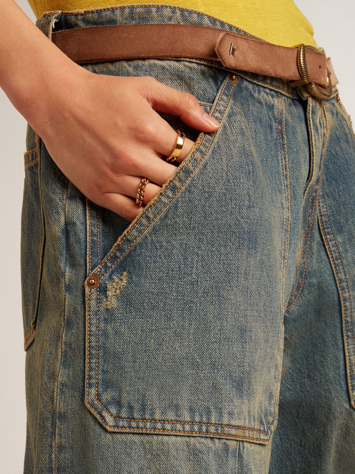 Ring in antique gold color with regular links