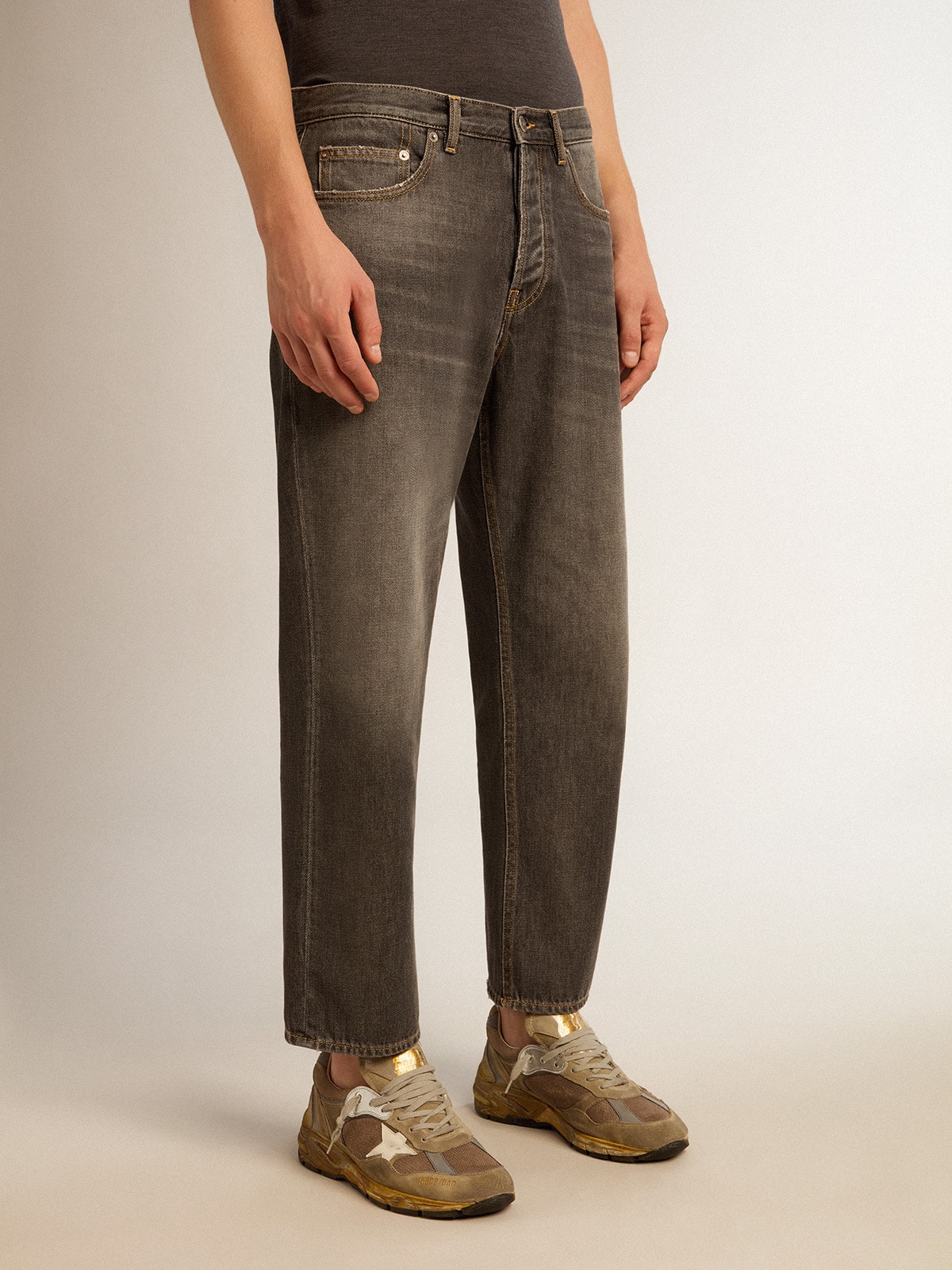 Men's stonewashed-effect black jeans