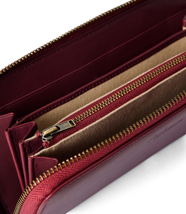 Singleton zip wallet