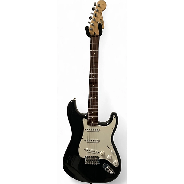 Fender 2006 Standard Stratocaster Solid Body Electric Guitar.gc