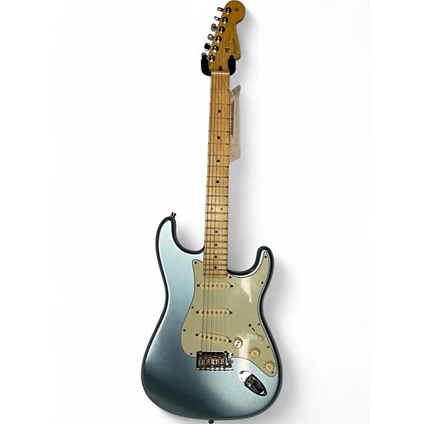 Fender American Deluxe Stratocaster Plus Solid Body Electric Guitar