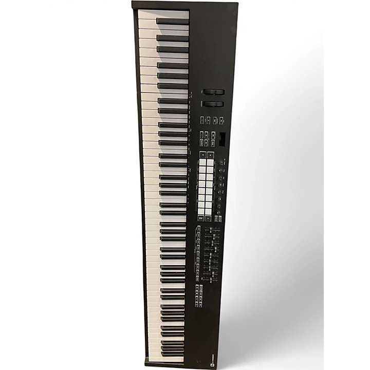 Novation Used Novation LAUNCHKEY 88 MIDI Controller.gc