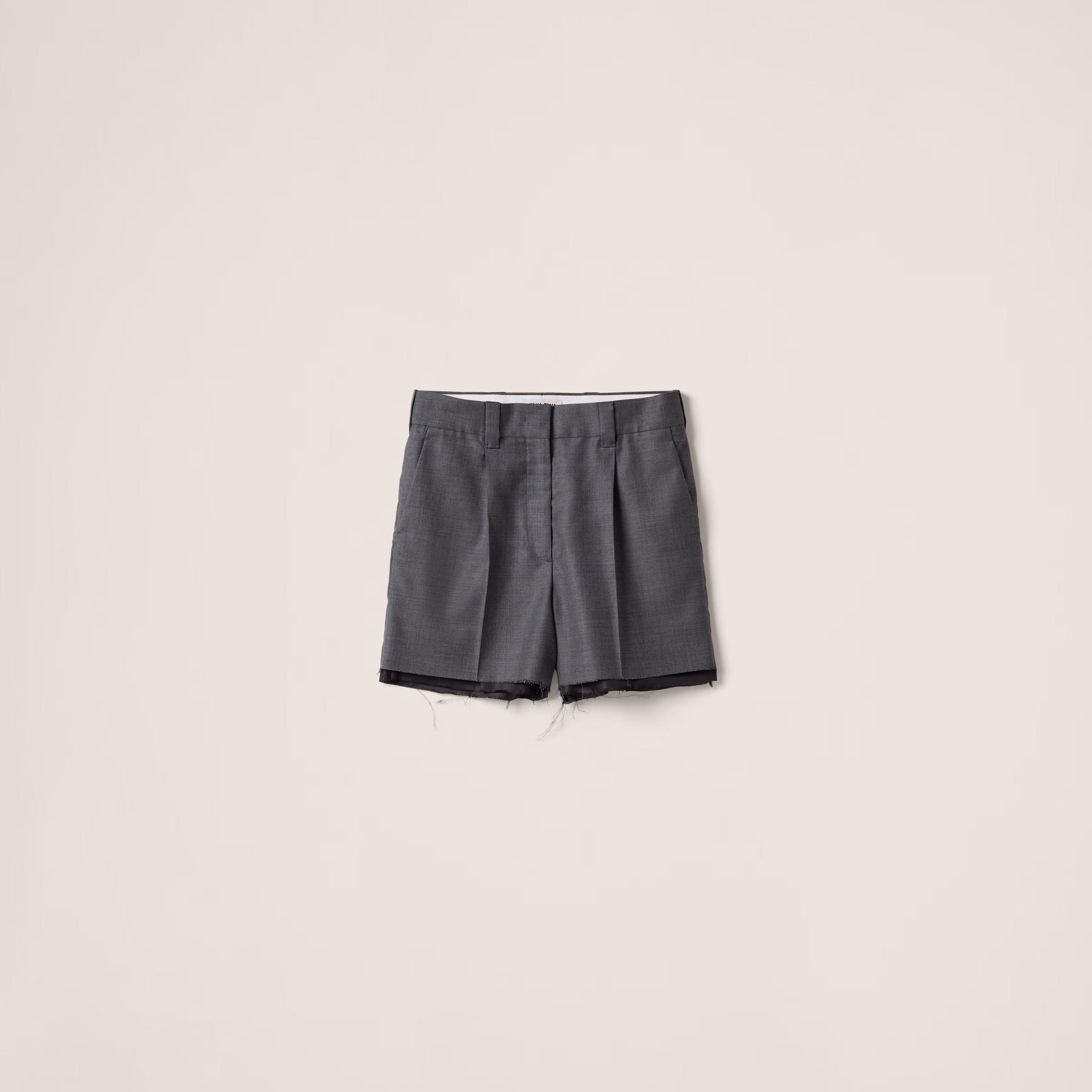 Grisaille Bermudas