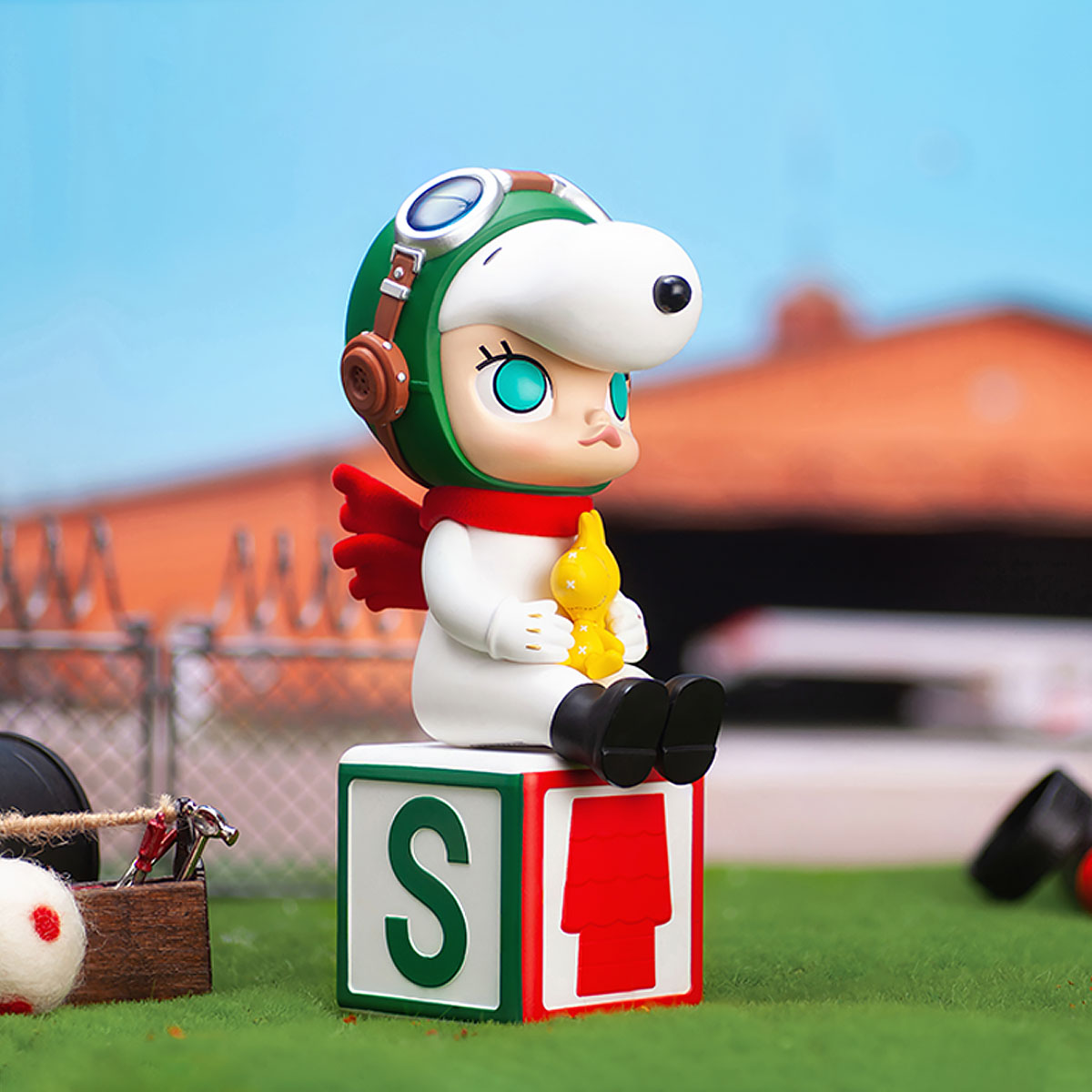 MOLLY × Snoopy Figure