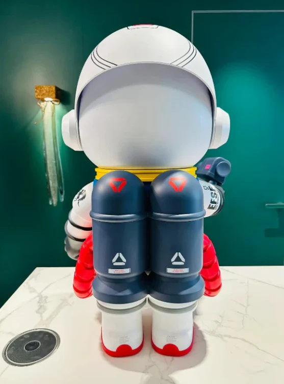 Pop Mart Mega Space Molly Gundam 1000%