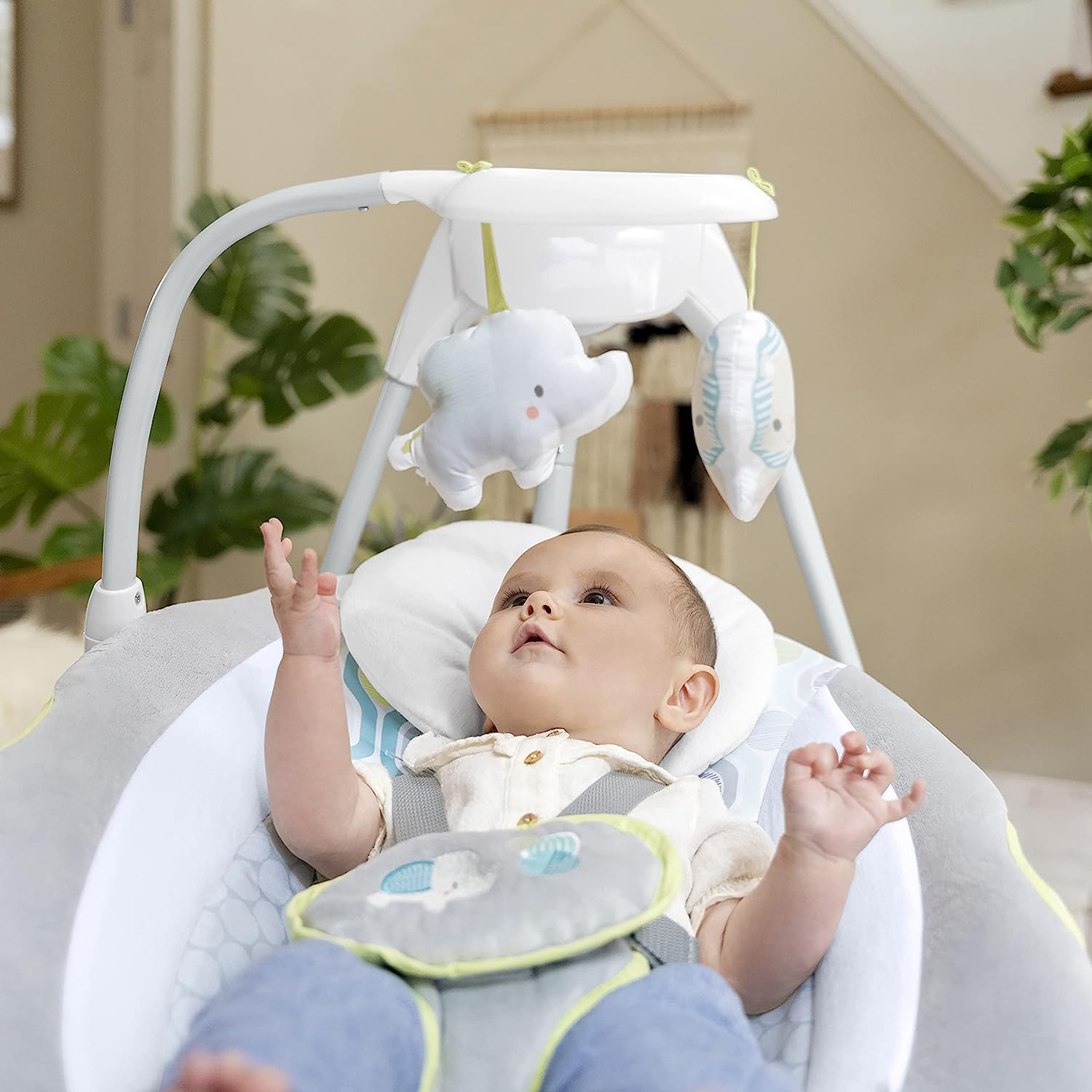 Lightweight Compact 6-Speed Multi-Direction Baby Swing, Vibrations & Nature Sounds, 0-9 Months 6-20 lbs (Pink Cassidy)