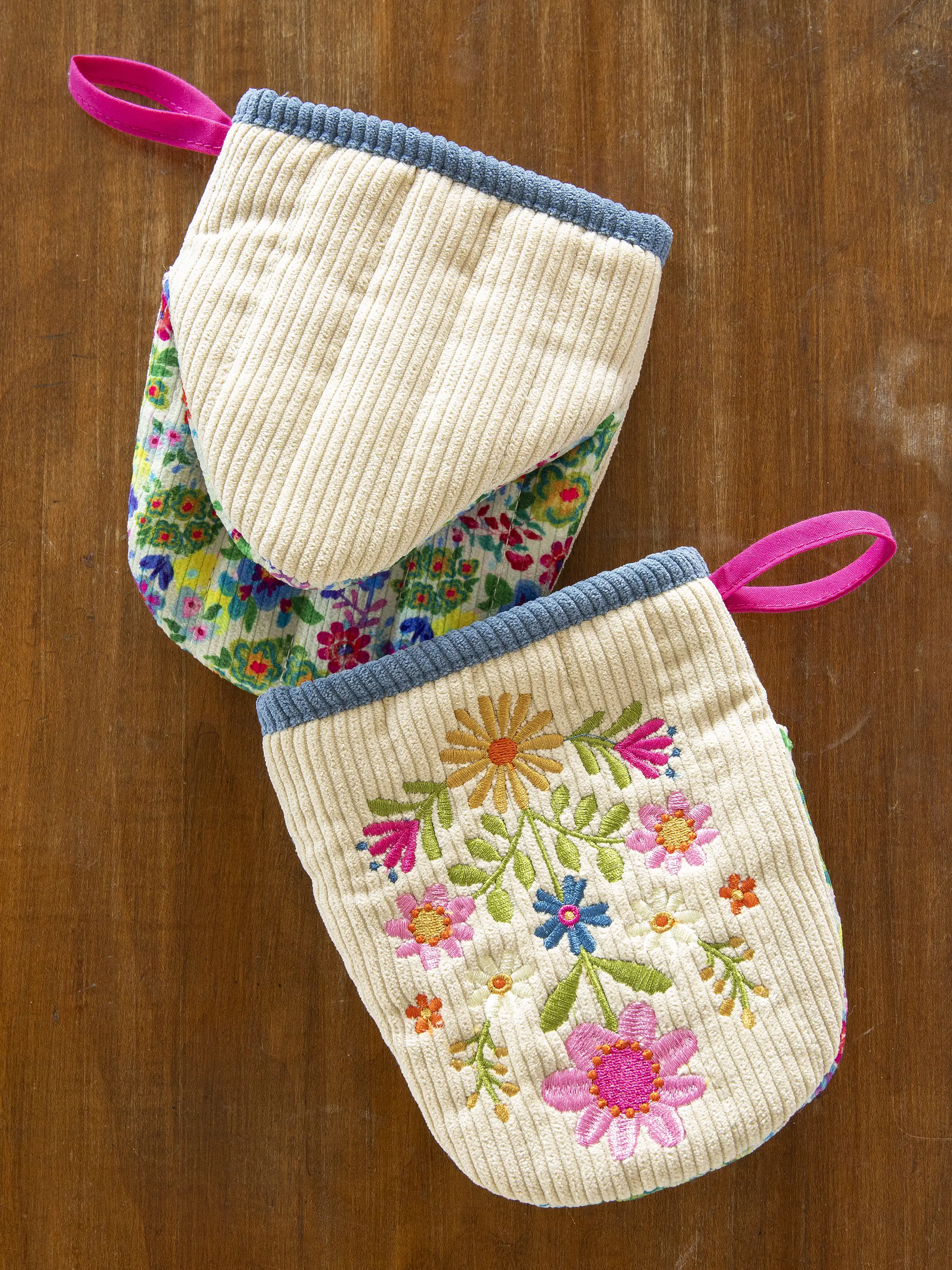 Embroidered Mini Oven Mitt Set of 2