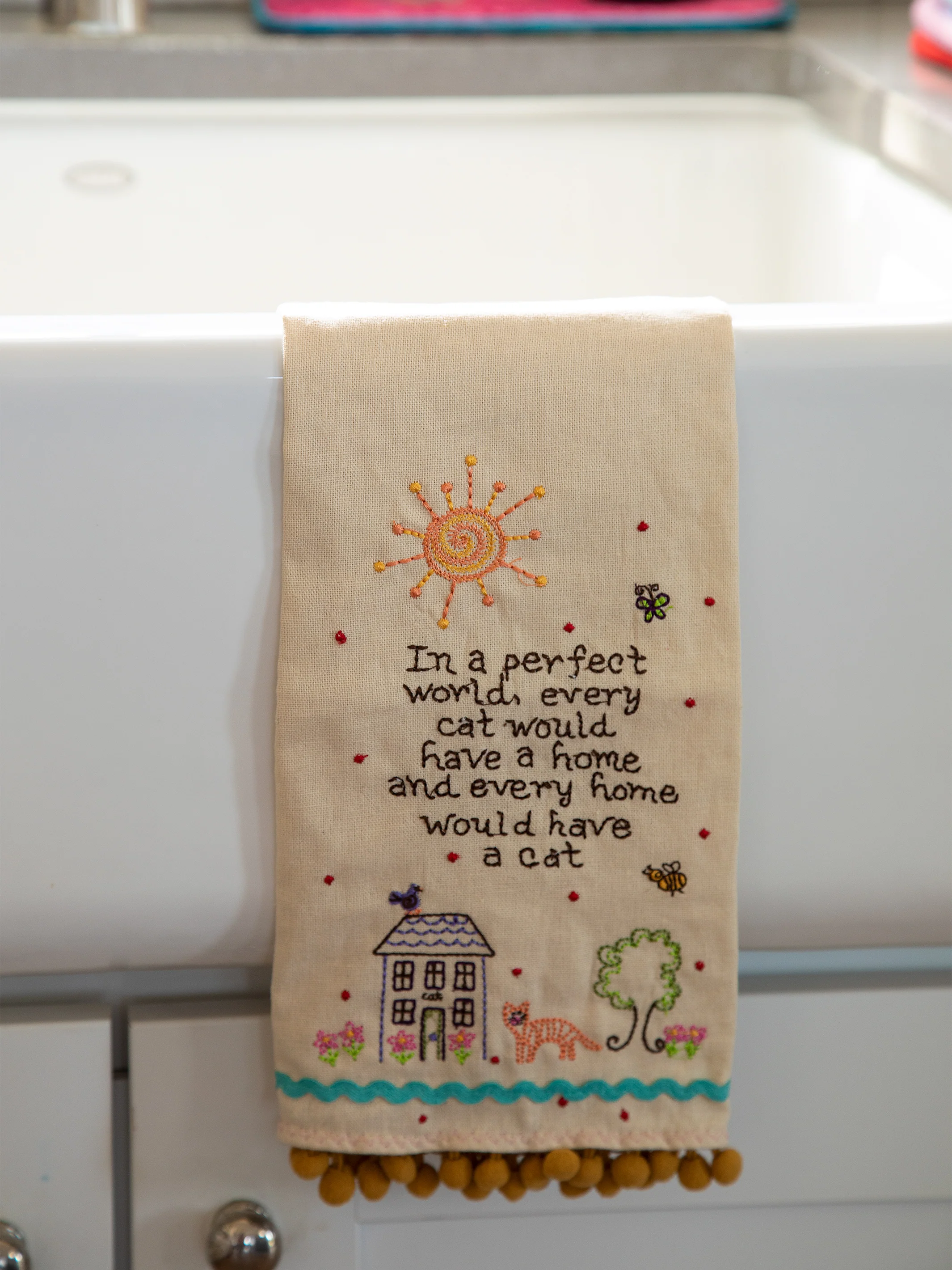 Linen Embroidered Hand Towel - Cat