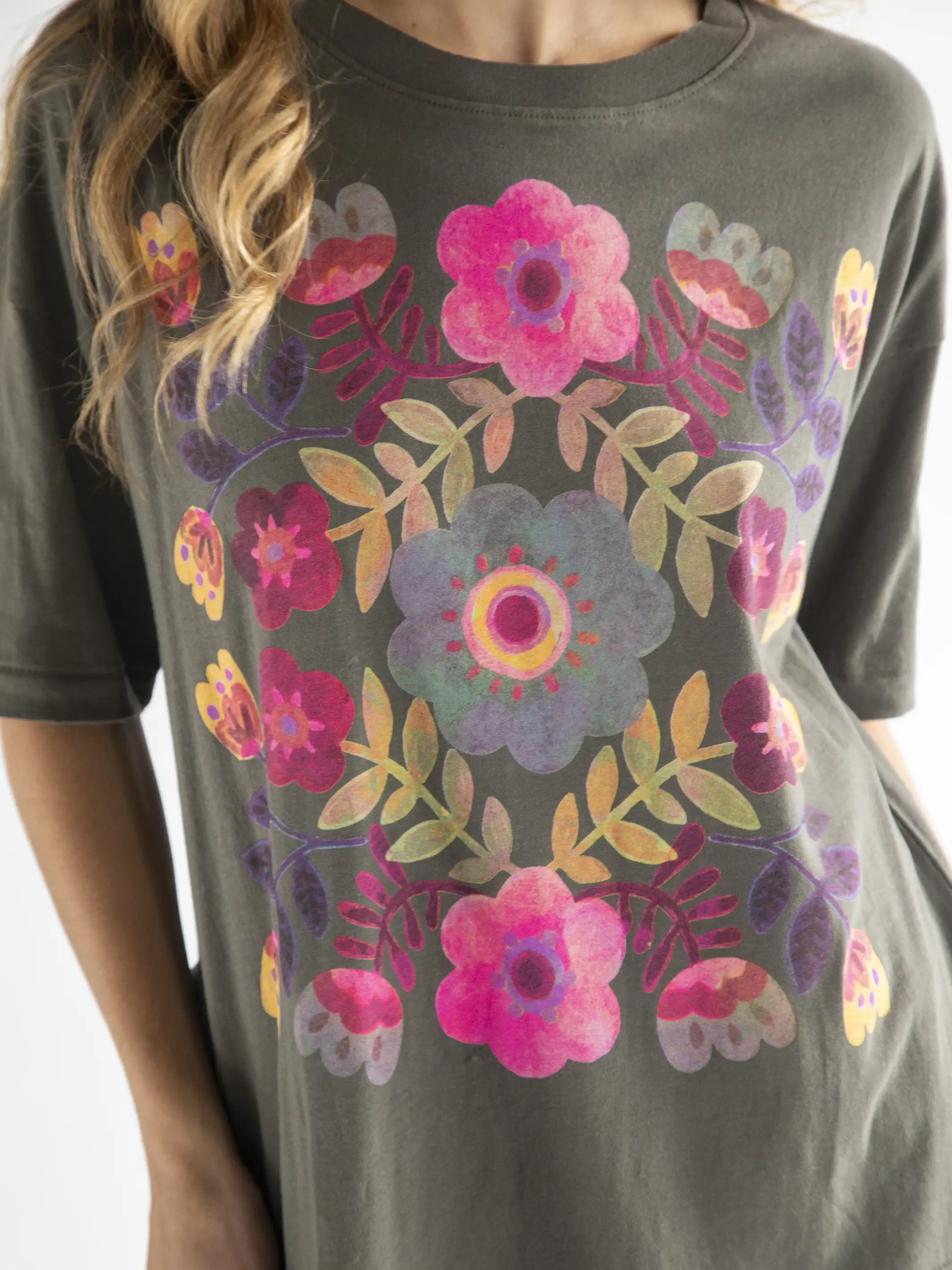 Remi Distressed Tee - Folk Flower