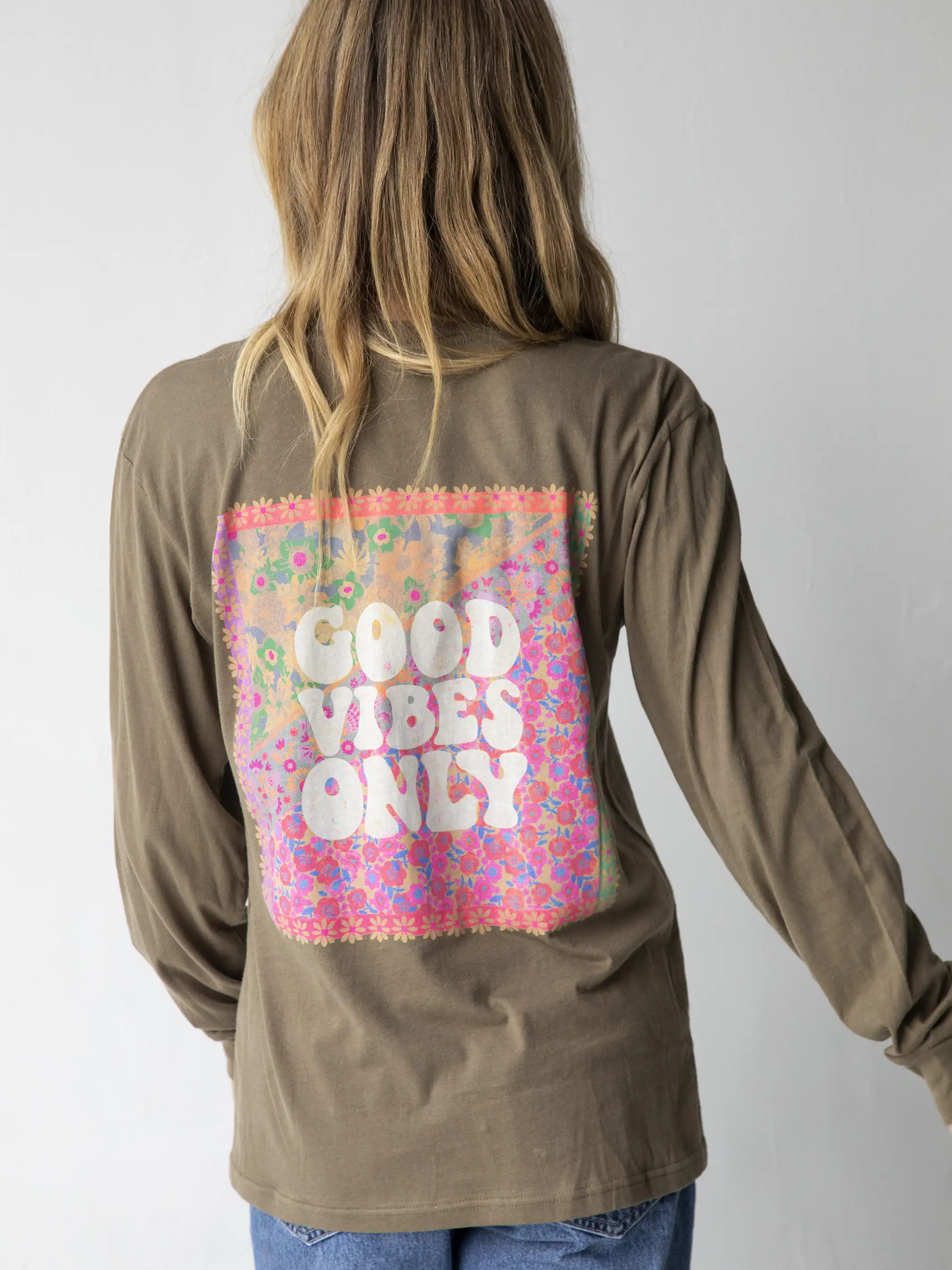 Long Sleeve Comfy Tee Shirt - Good Vibes Only