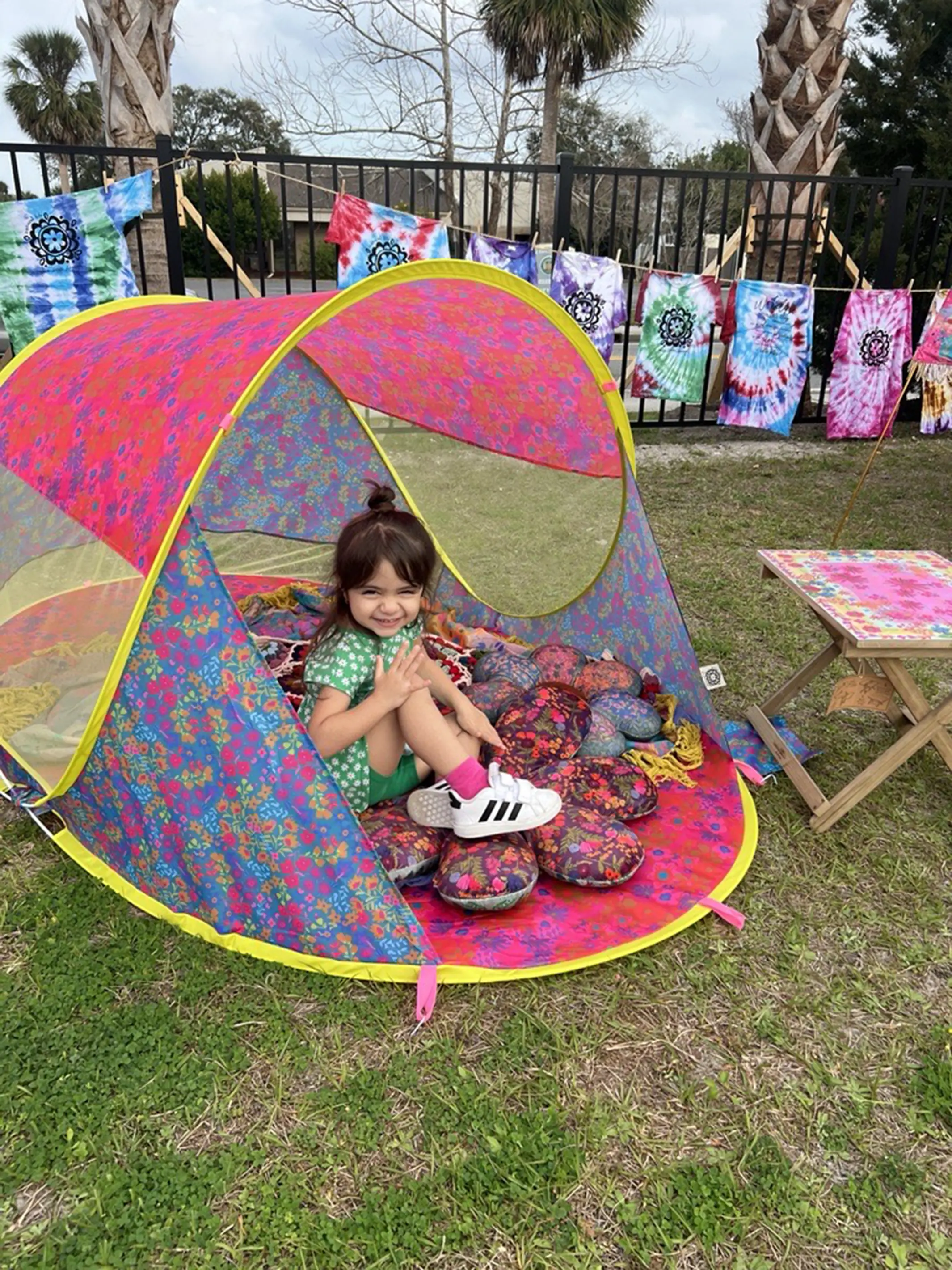 Sunny Day Pop Up Lounge Tent - Pink Coral Floral
