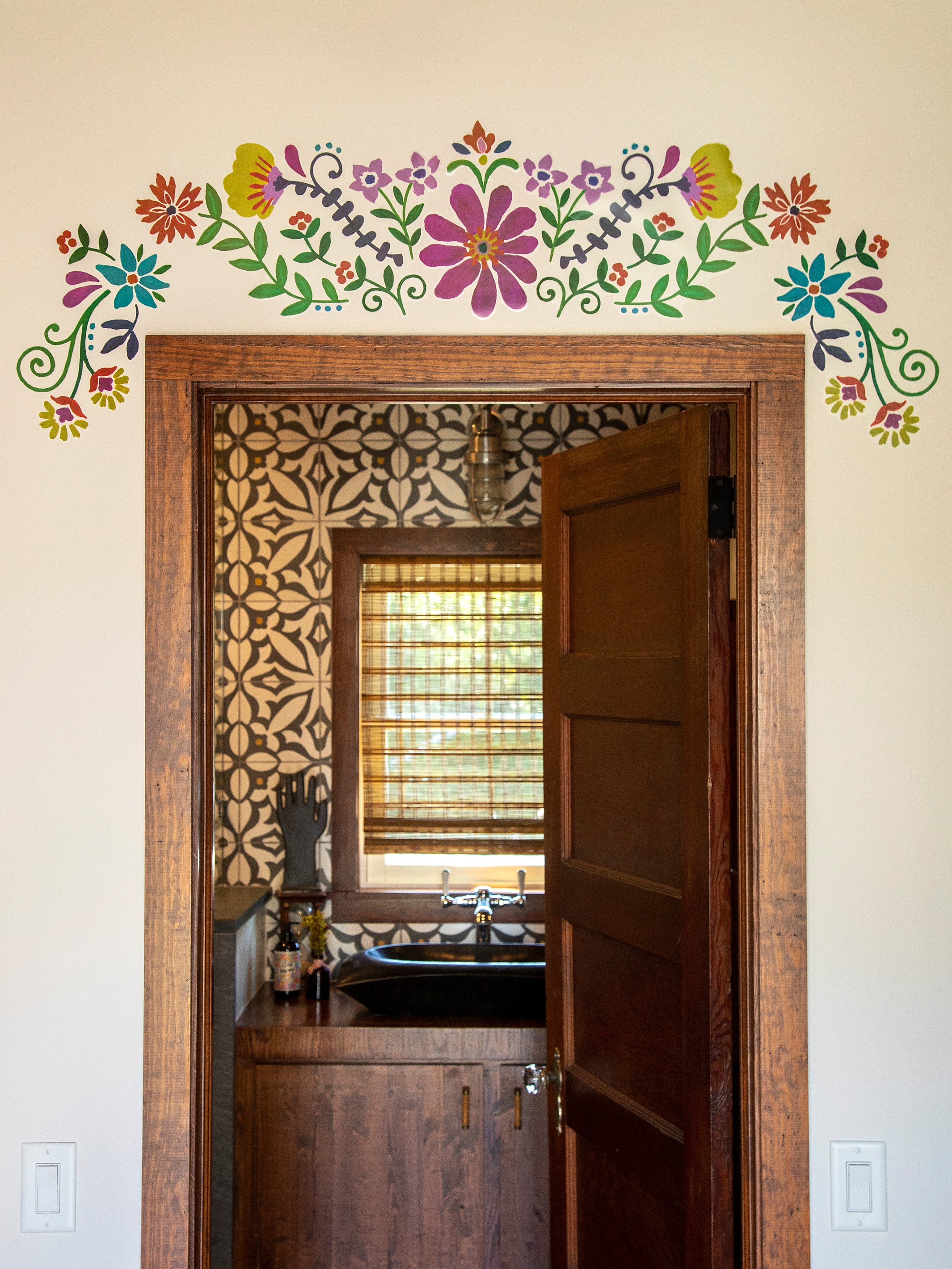 Bungalow Wall Decals - Floral Scroll