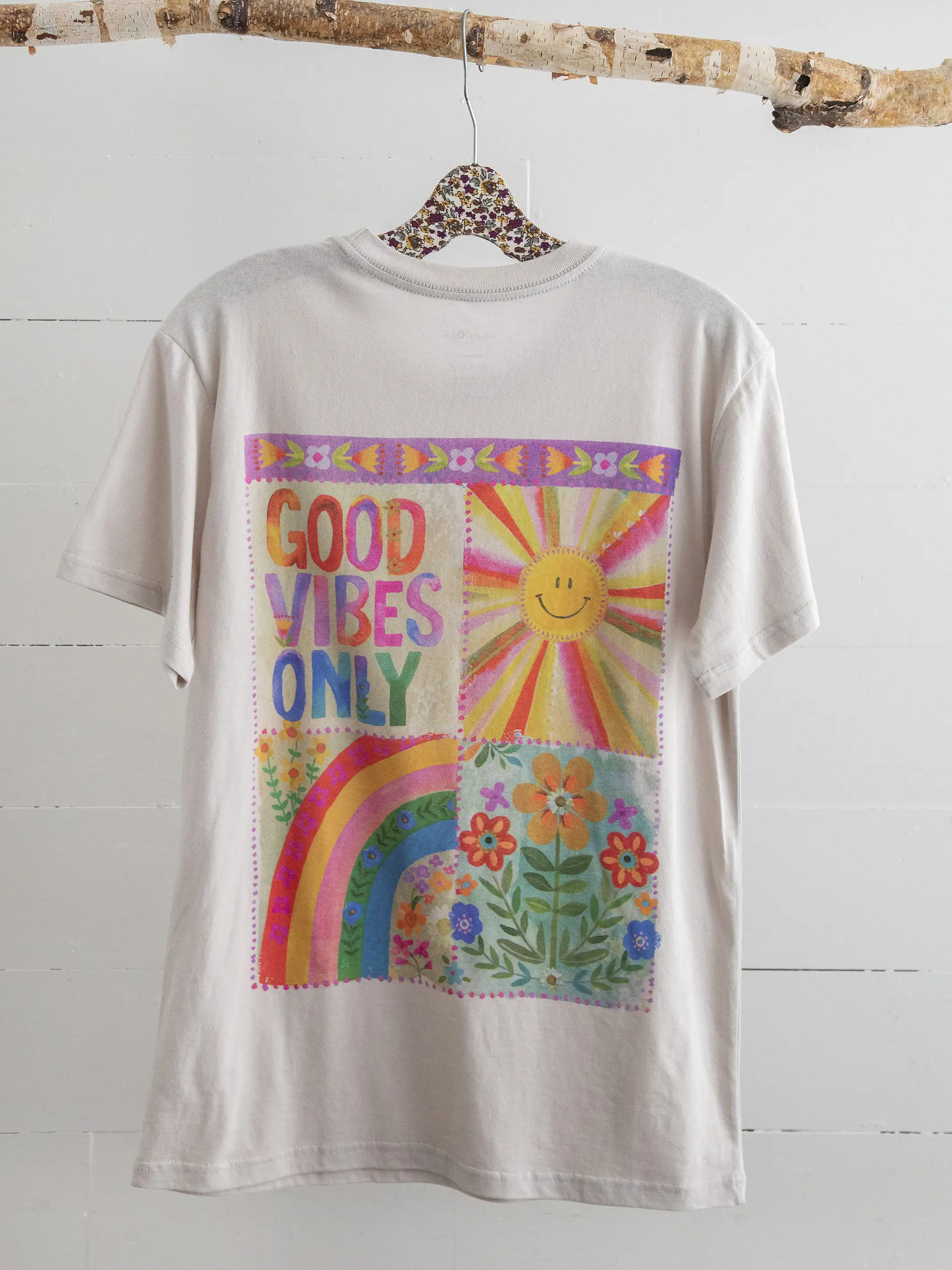 Comfy Tee Shirt - Good Vibes Only