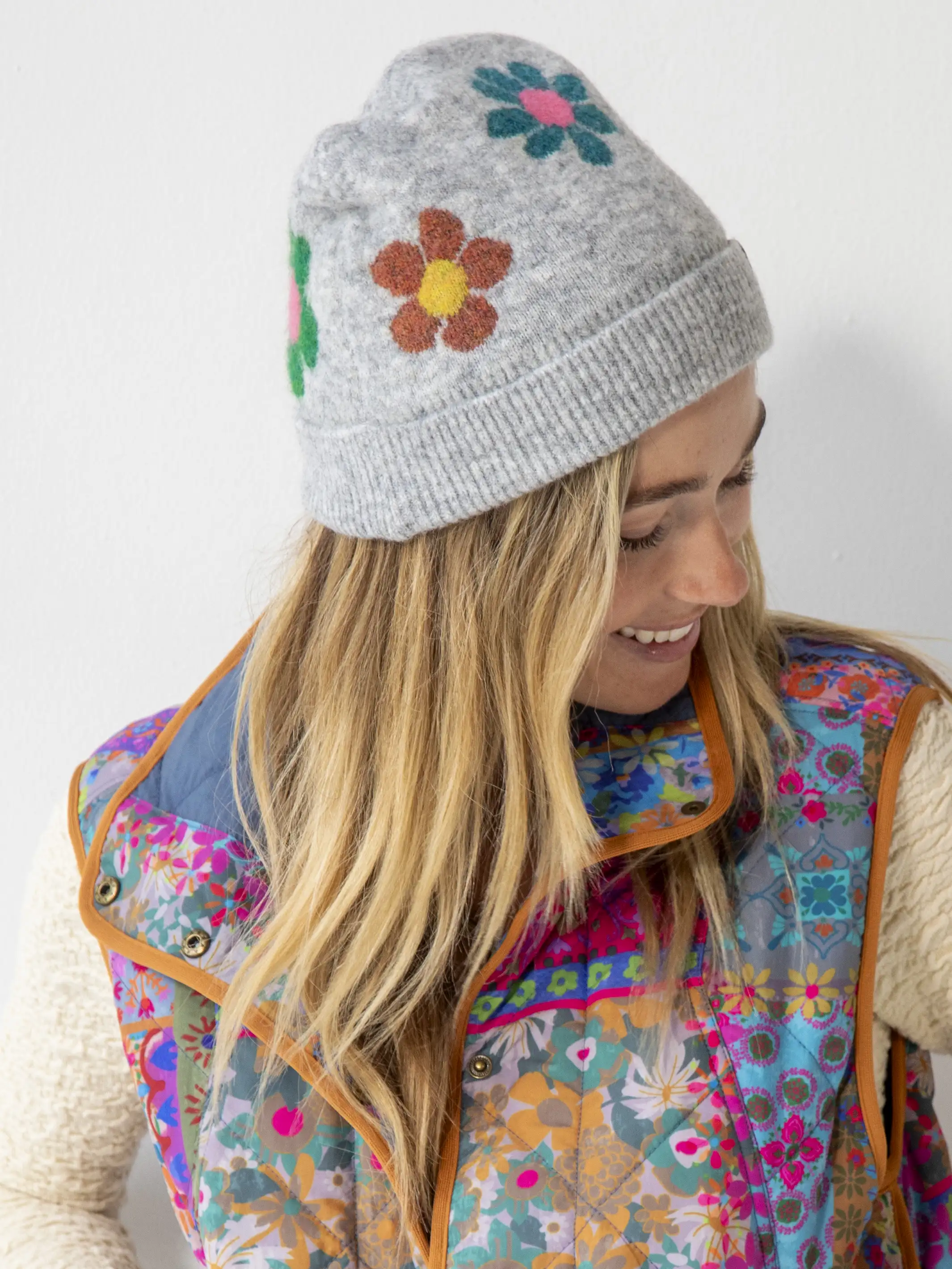 Intarsia Beanie - Daisy