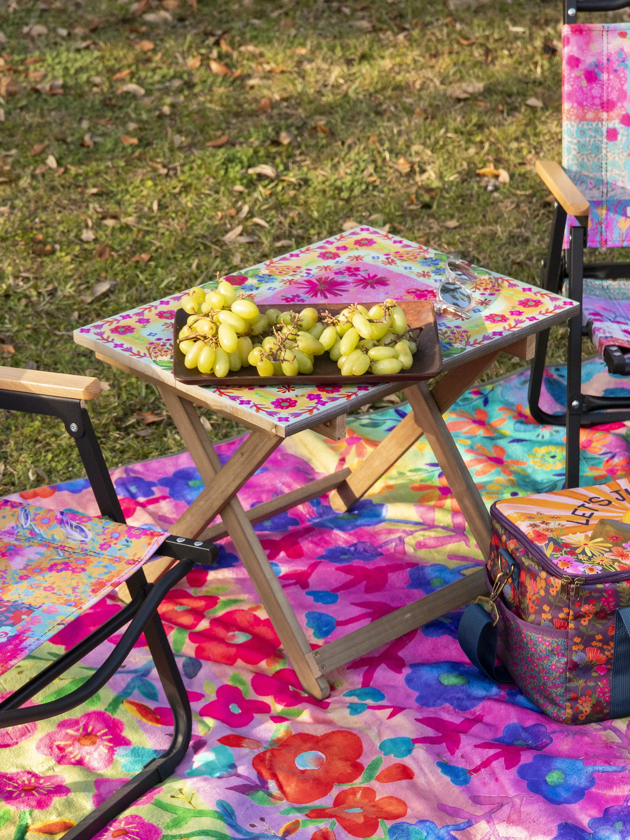 Tiny Take Anywhere Picnic Table - Pink Daisy