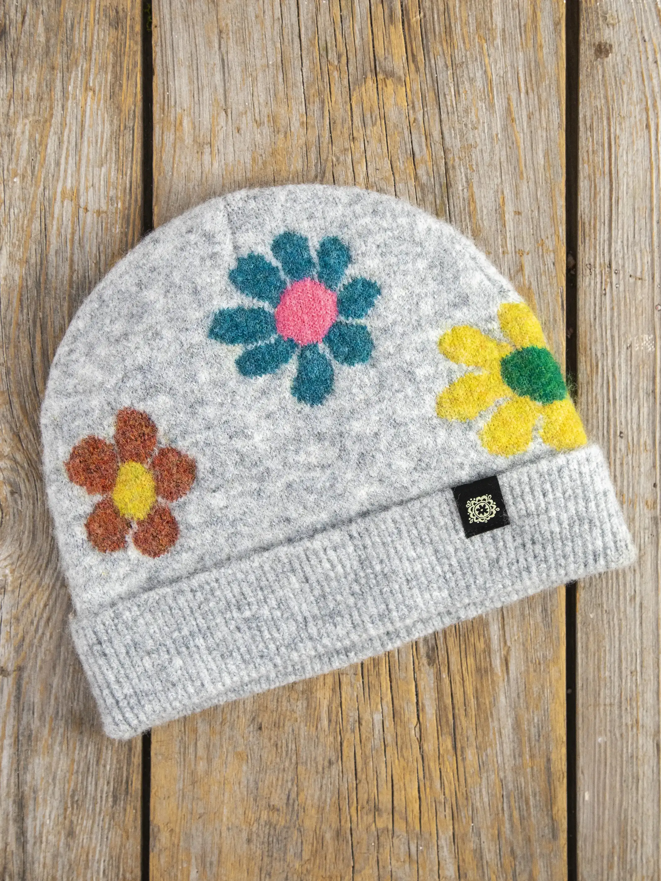 Intarsia Beanie - Daisy
