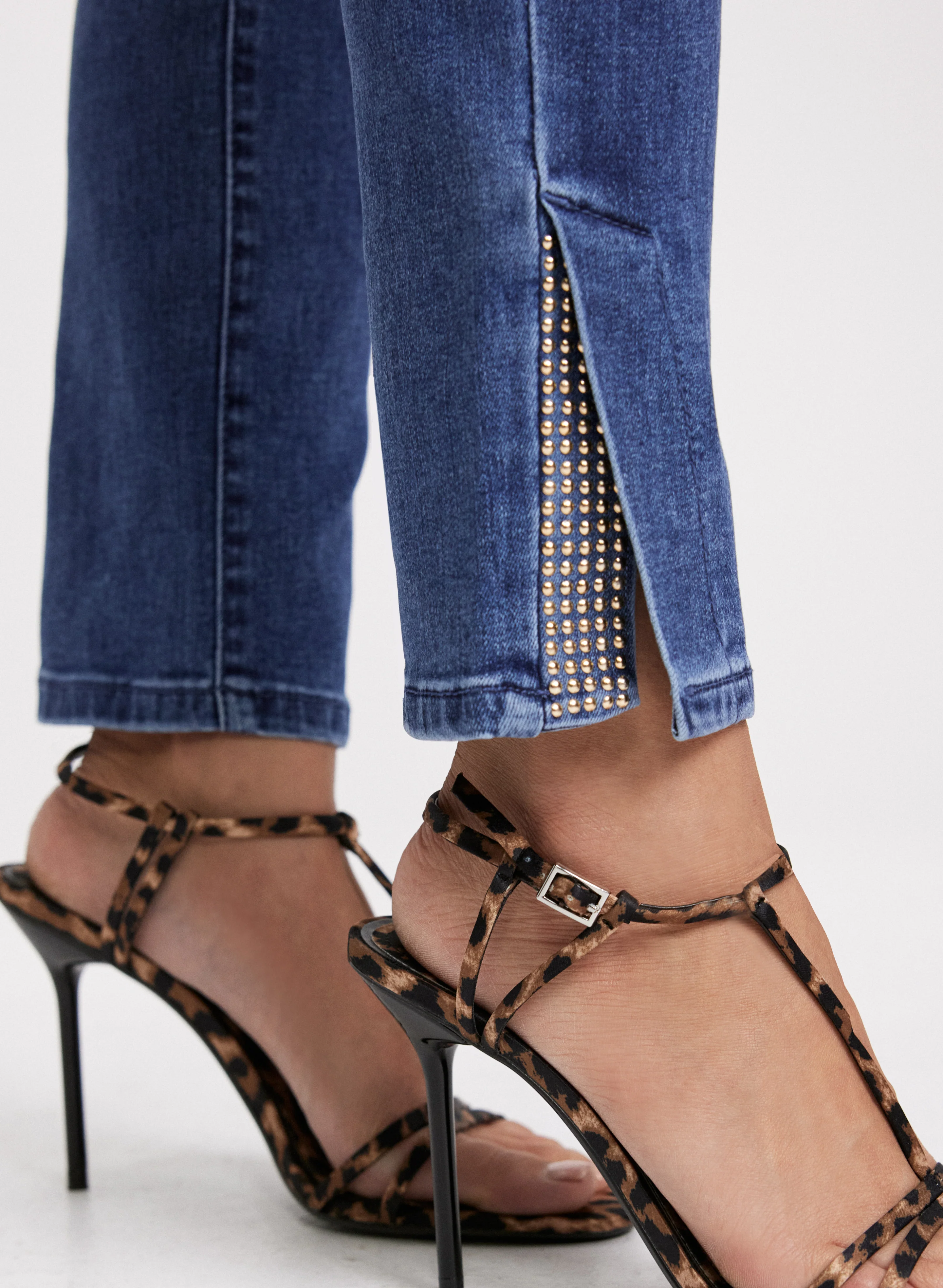 Embellished Hem Slit Jeans