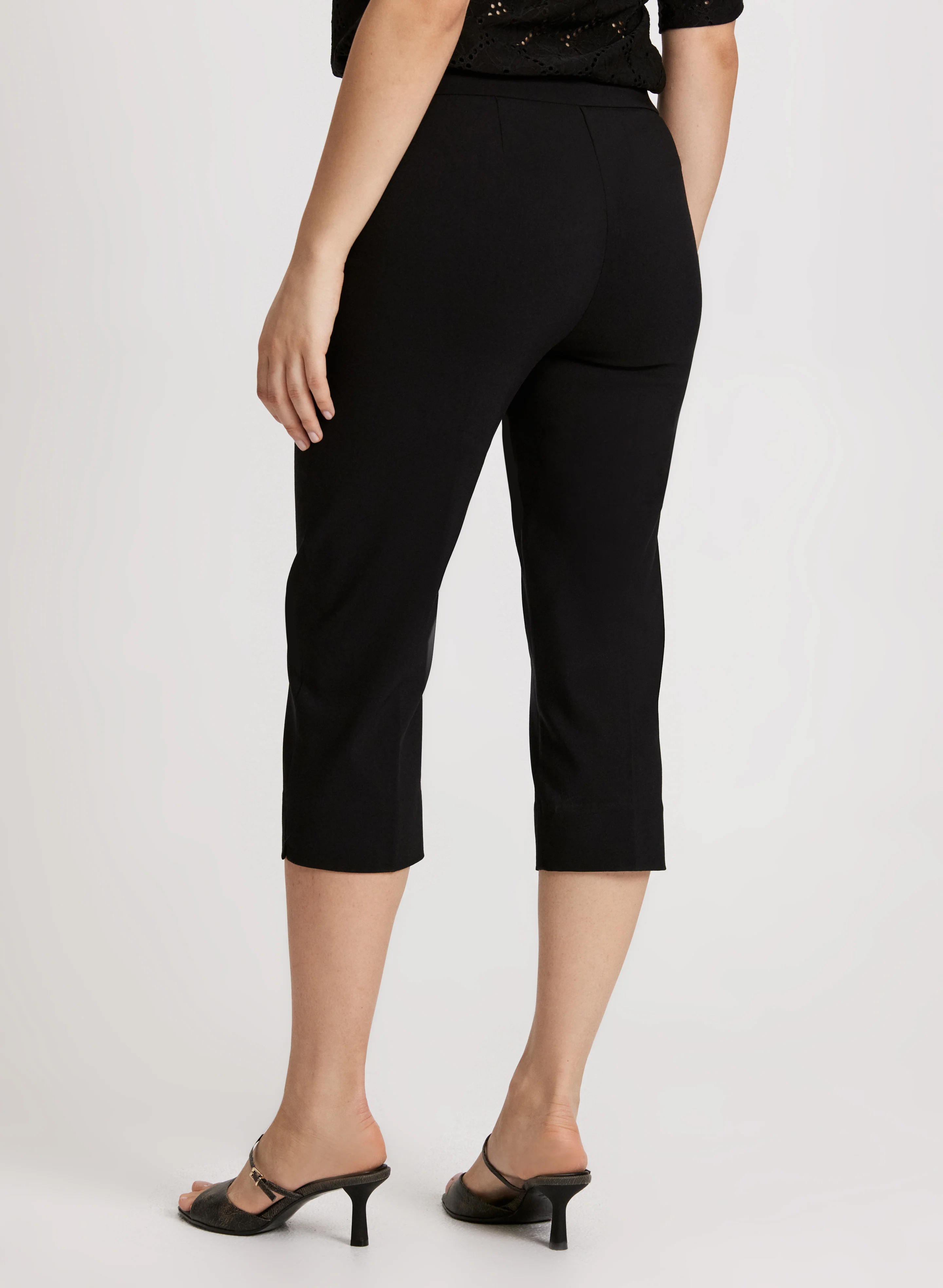 Straight Leg Pull-On Capris