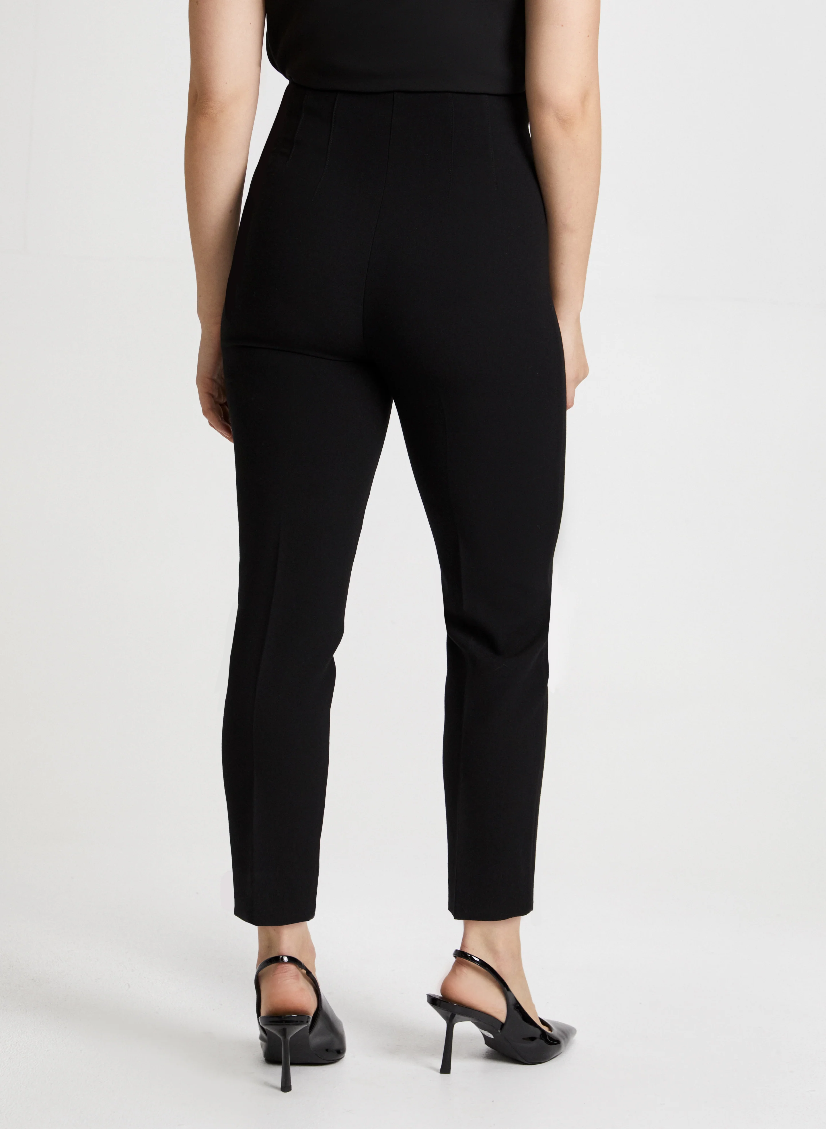 Emma Slim-Leg Pants – Short