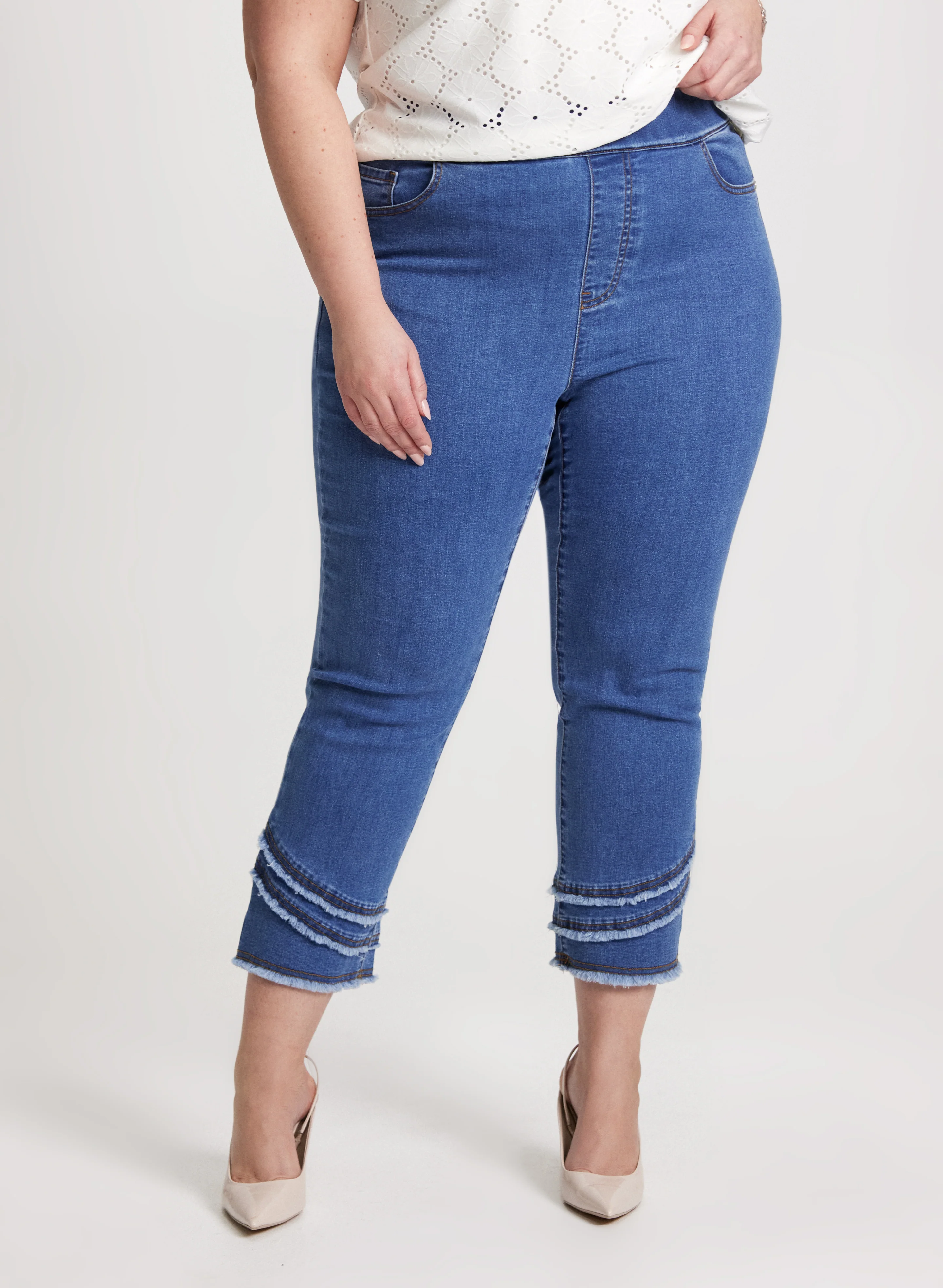 Pull-On Frayed Capri Jeans