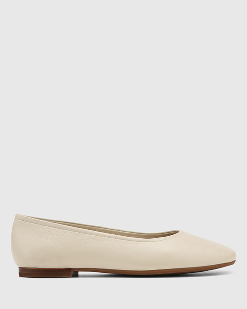 Angelic Vintage Ivory Leather Ballet Flat