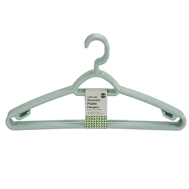 6 Recycled Plastic Clothes Hangers