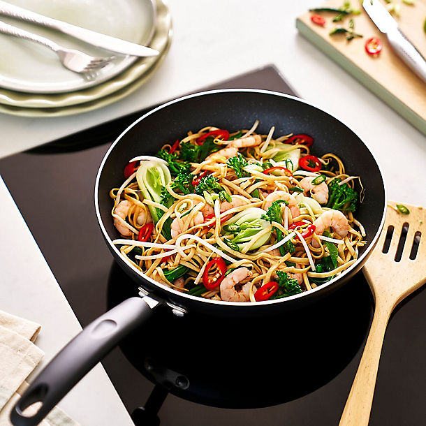 Lakeland Classic 26cm Aluminium Stir Fry Pan