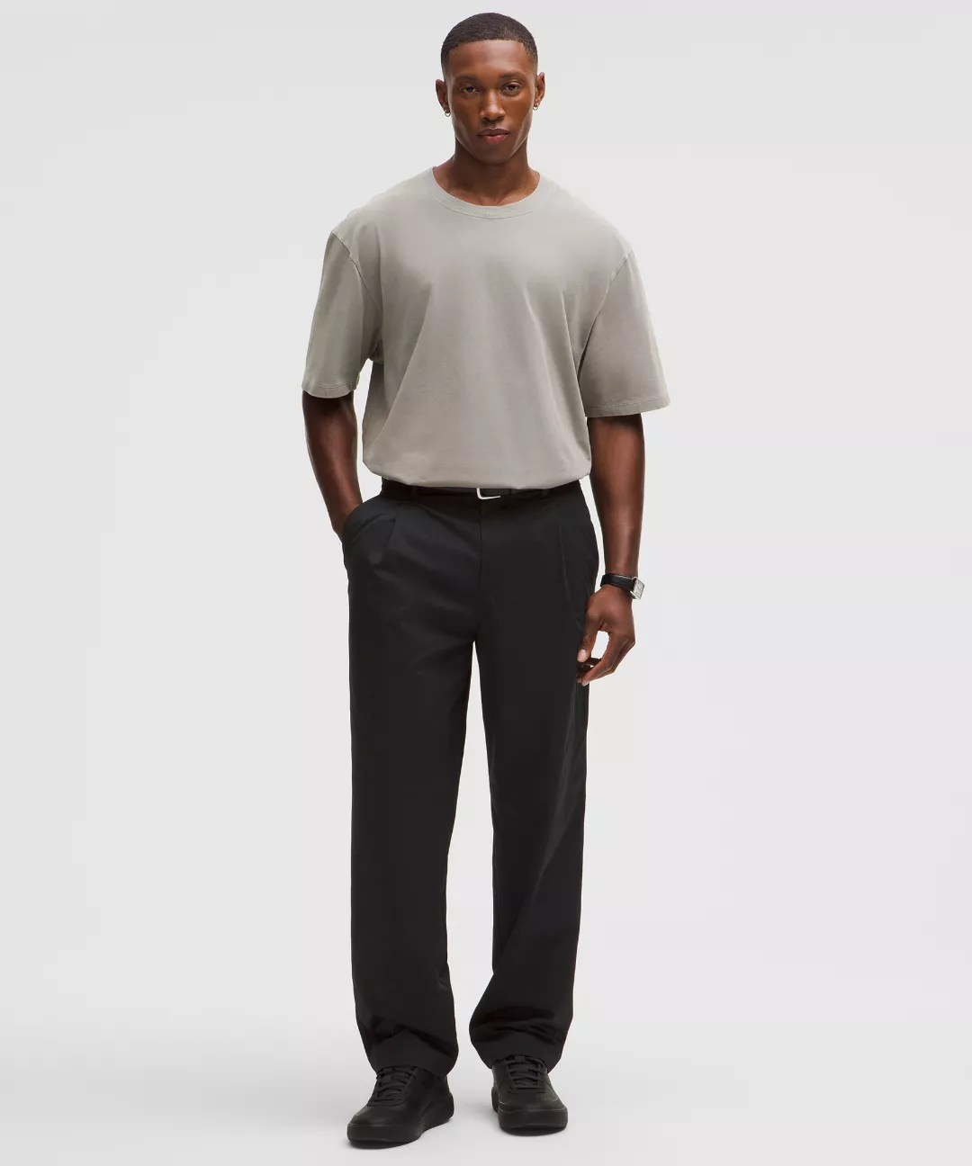 Woven Classic-Fit Pleated Trouser *Regular