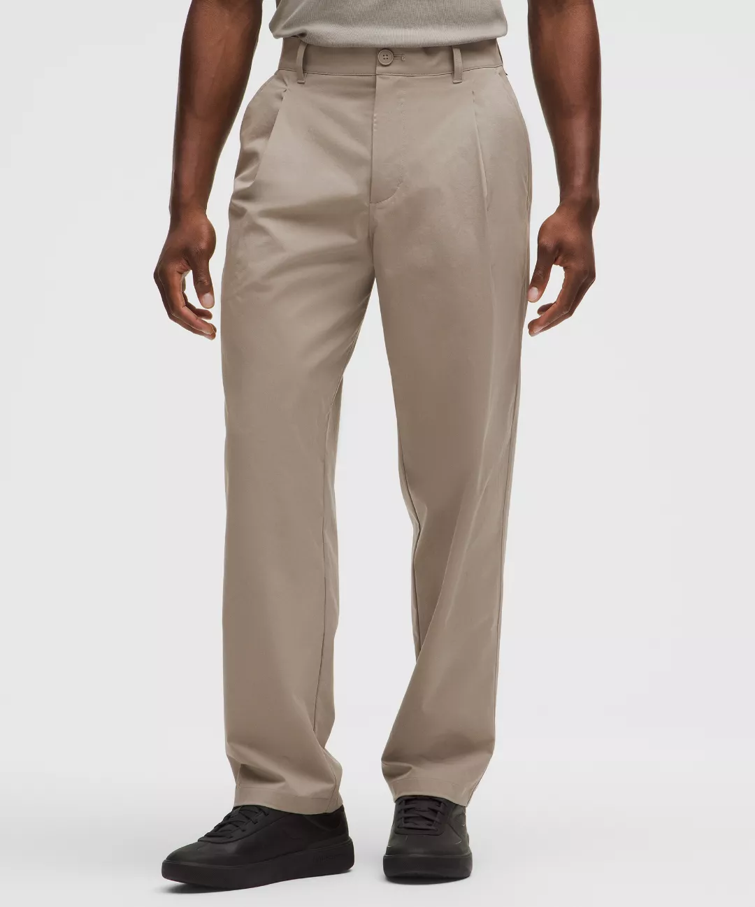 Woven Classic-Fit Pleated Trouser *Regular