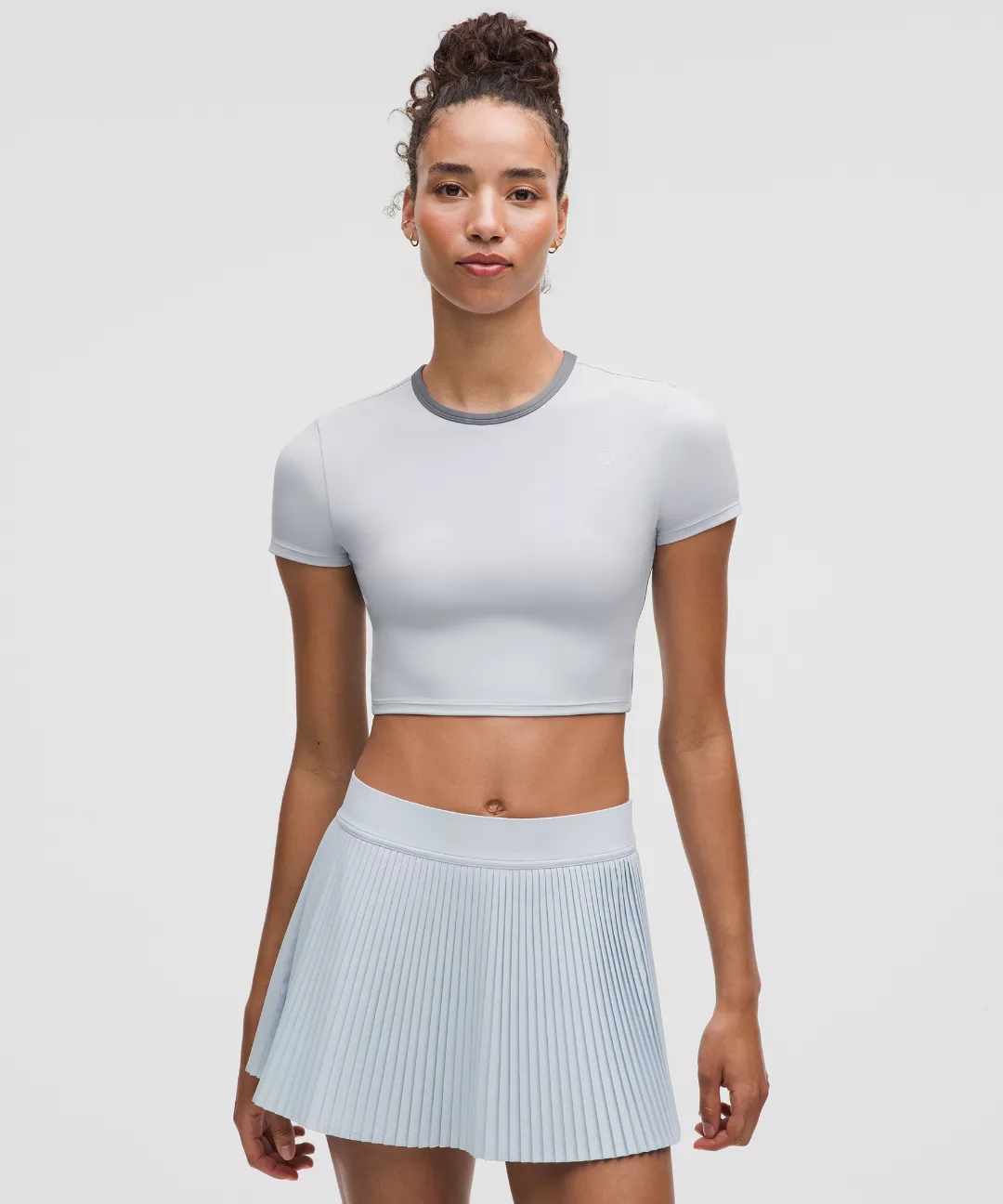 Tight-Fit Cropped Shelf-Bra T-Shirt *Light Support, B/C Cup